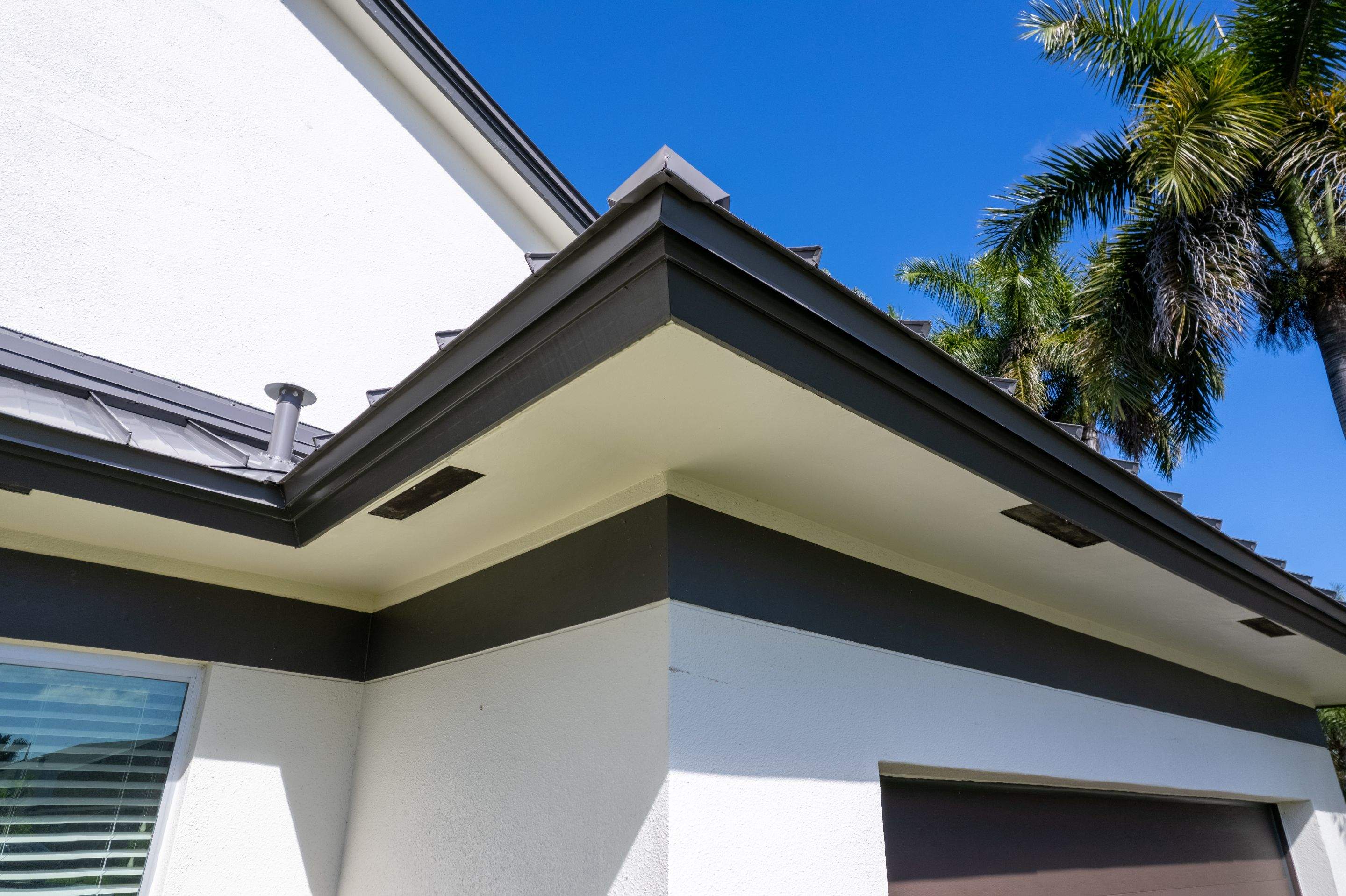 Metal Roof - Galvalume - Charcoal by Istueta Roofing