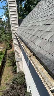 Why Plano Gutters Clog and Ice Up
