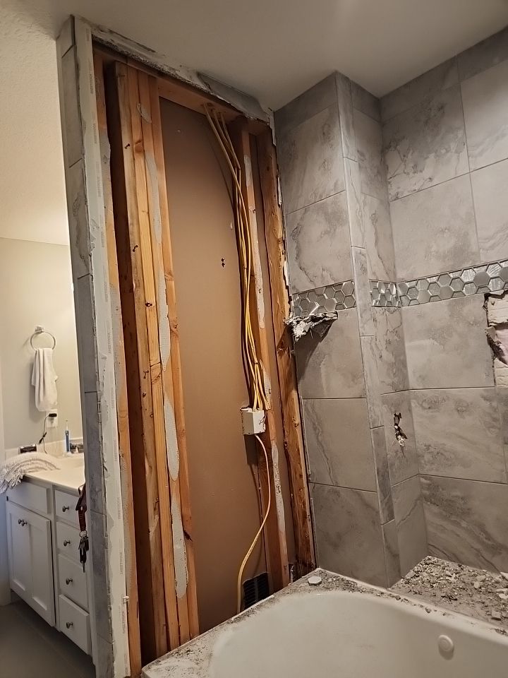 Bathtub replacements with new Onyx walls by The Shower Company