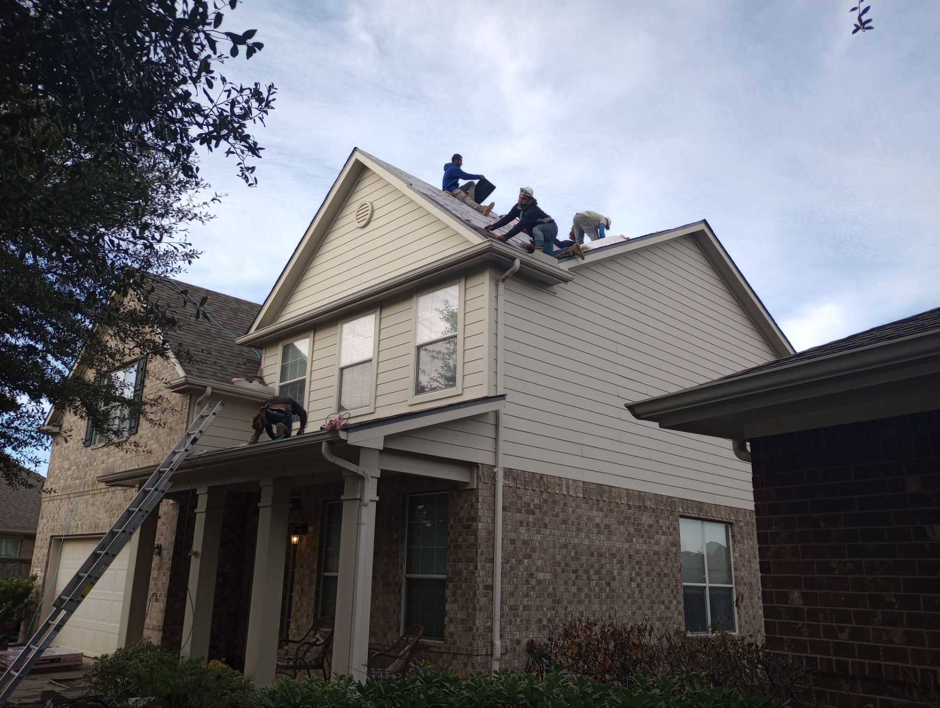 Residential Roofing Installation using Owen's Corning Duration (Lifetime) Shingles by Roof Repair Company