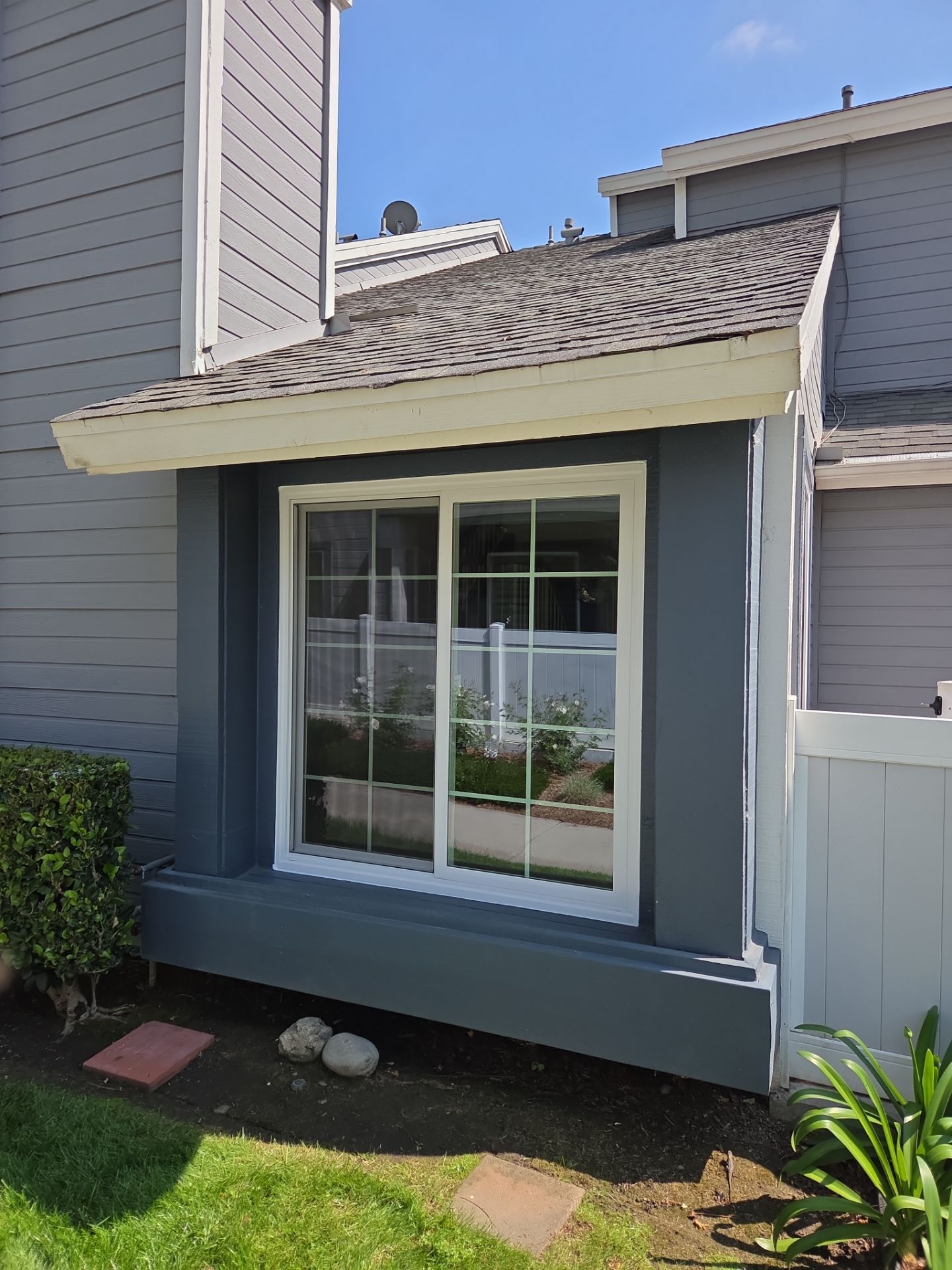 Window Installation using Milgard V300 Trinsic with grids by American Window Company