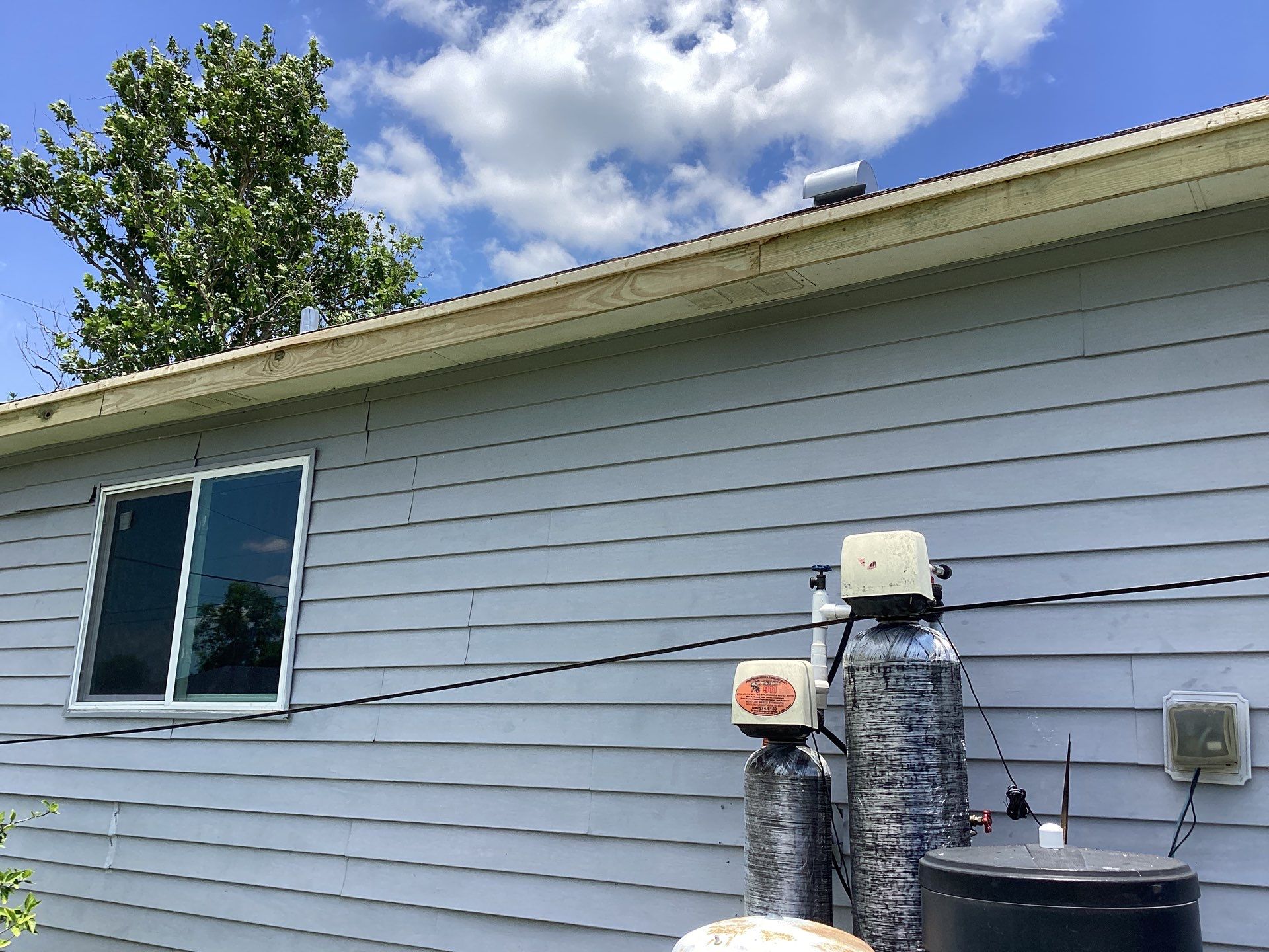 Aluminum Seamless Gutters using Splash Guard in Cape Coral FL by Gutter Professors