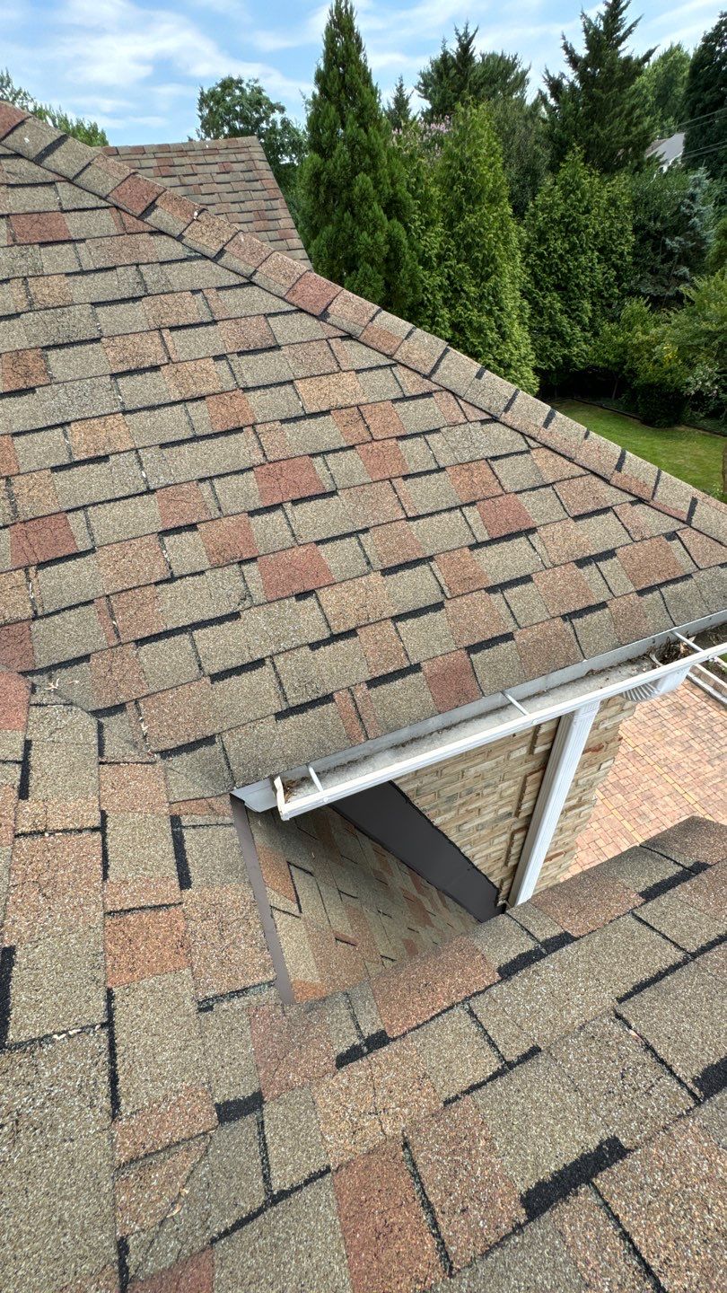 McLean: Residential Roof Installation with Landmark Pro Designer Shingles in Max Def Moire Black by RM Banning, Inc.