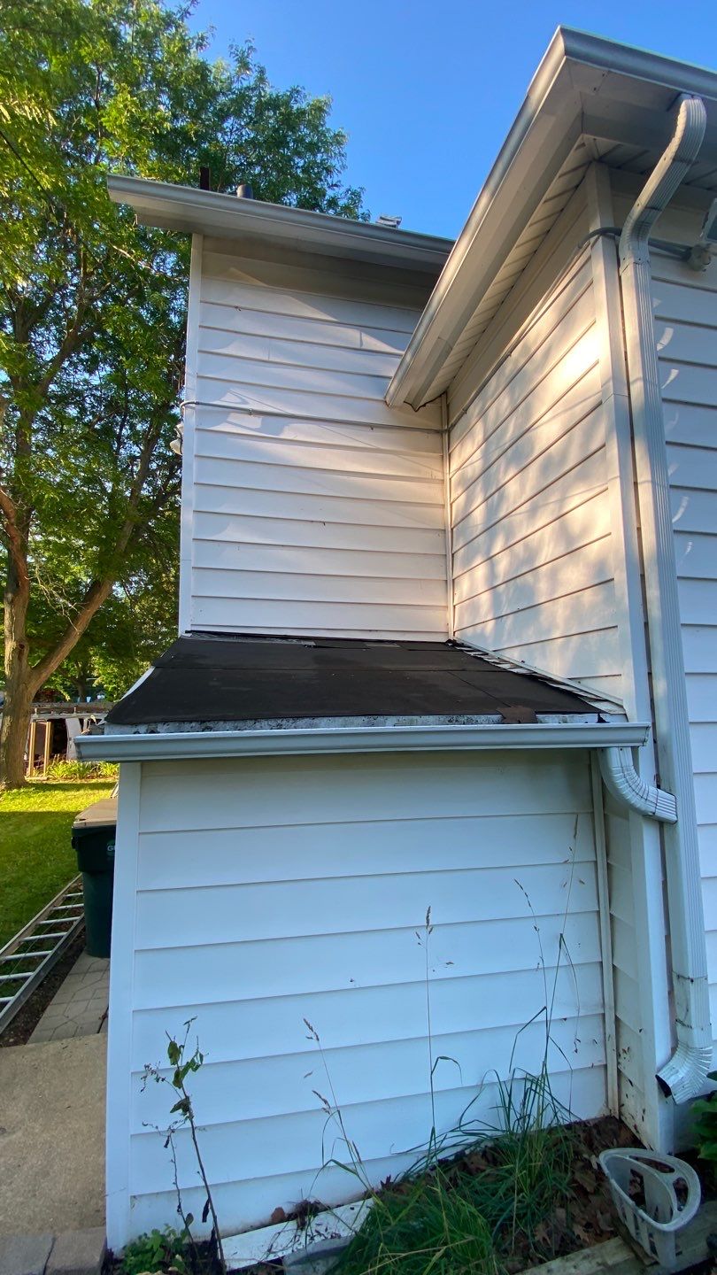 Asphalt Roof Replacement by Custom Installations, Inc.
