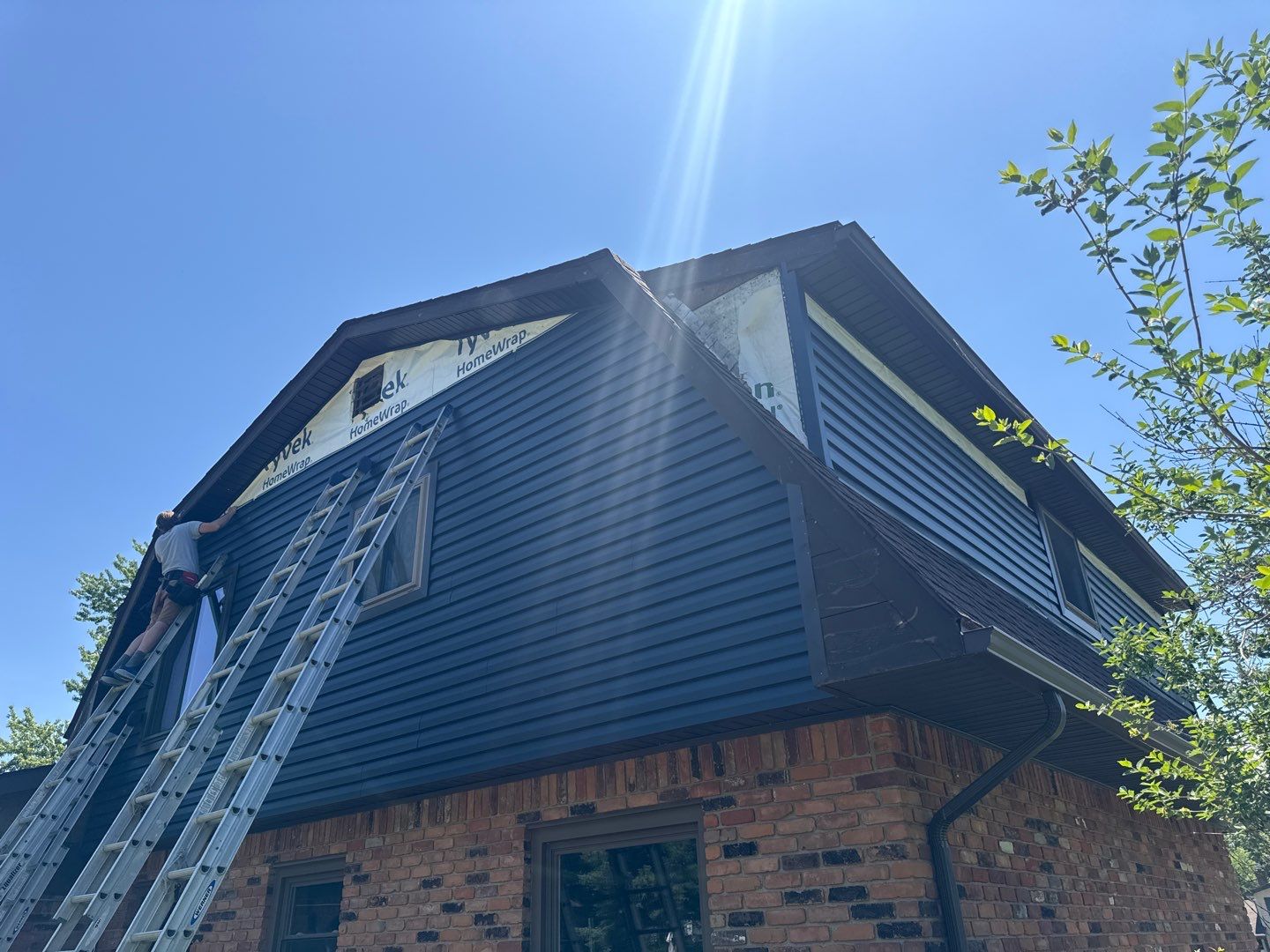 Siding Replacement using Alside Charter Oak D4.5" by 180 Contractors