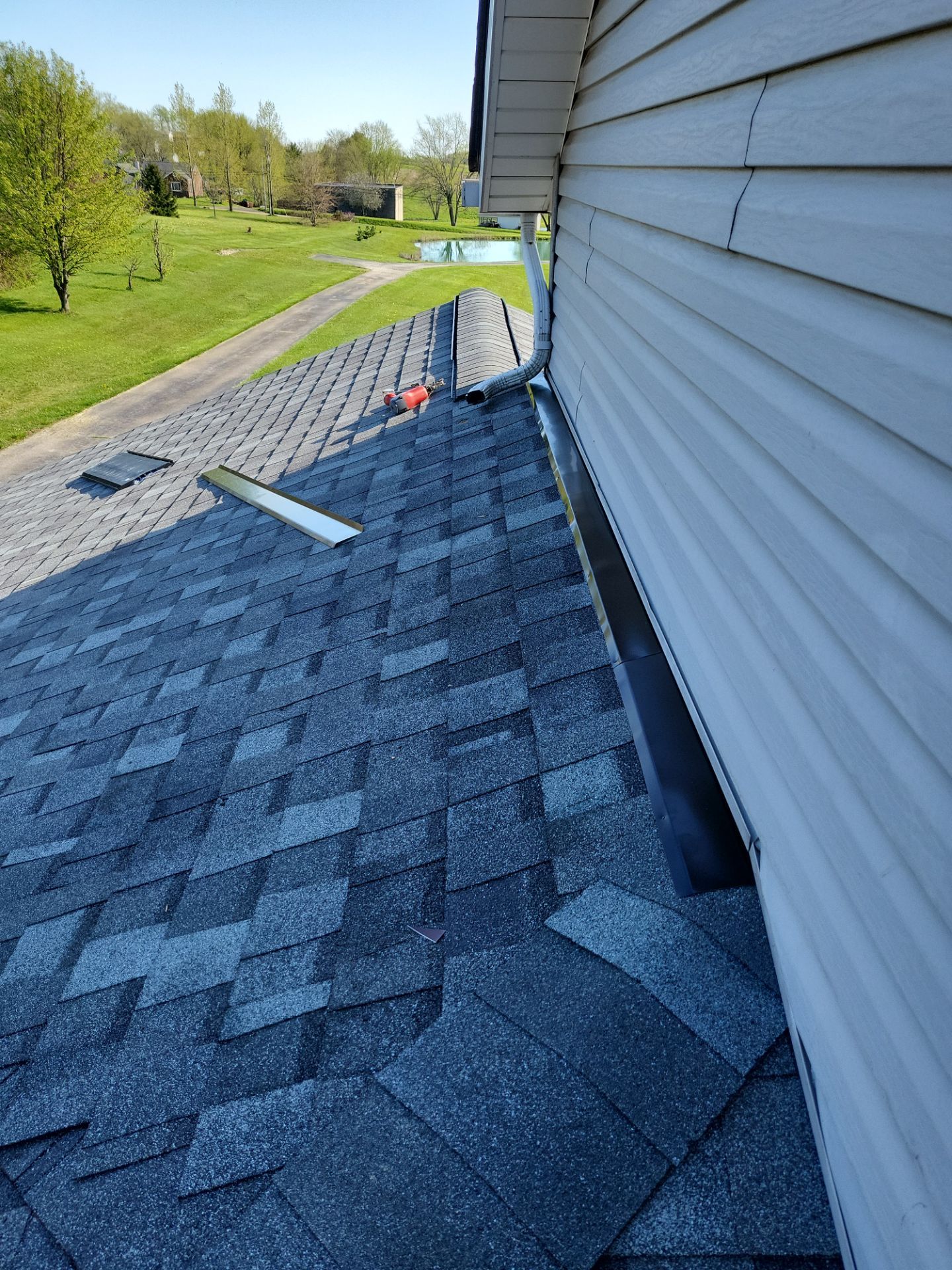Atlas Pinnacle, Color, Coastal Granite, Drip Edge, Birch White by Eagle Eye Roofing