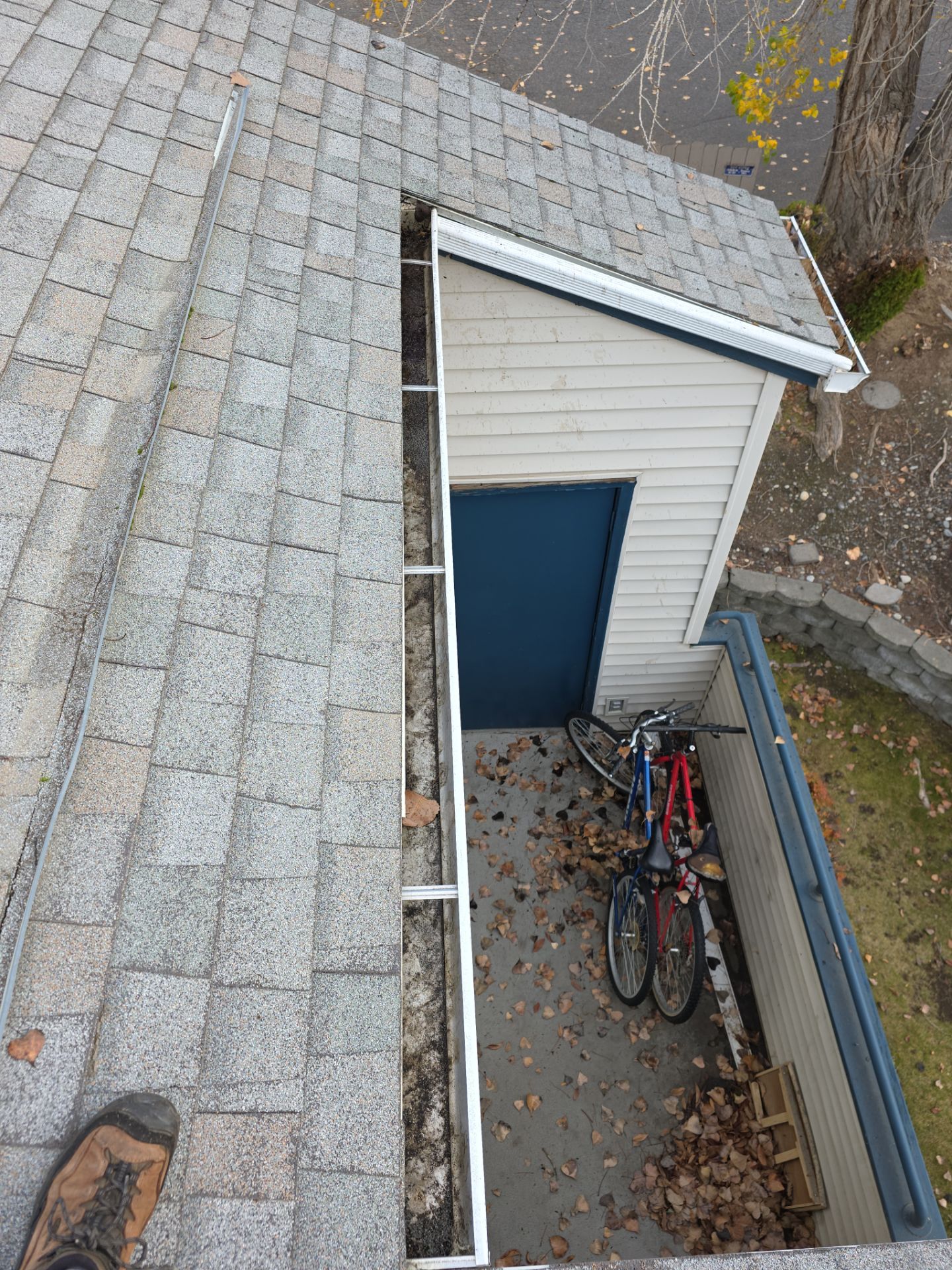Commercial gutter cleaning Georgia after photo with clean gutters
