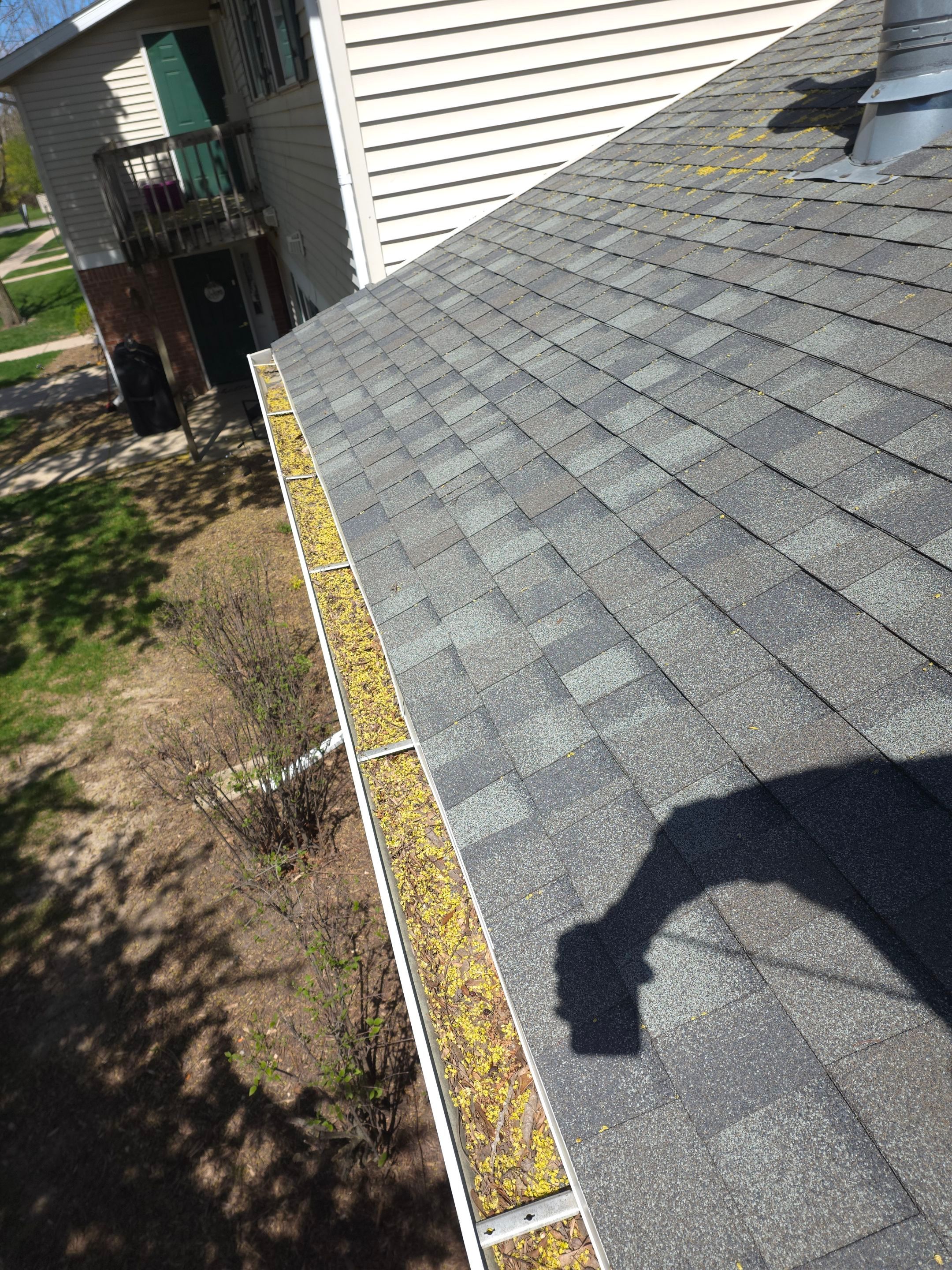 Commercial gutter cleaning Georgia before photo with filled gutters