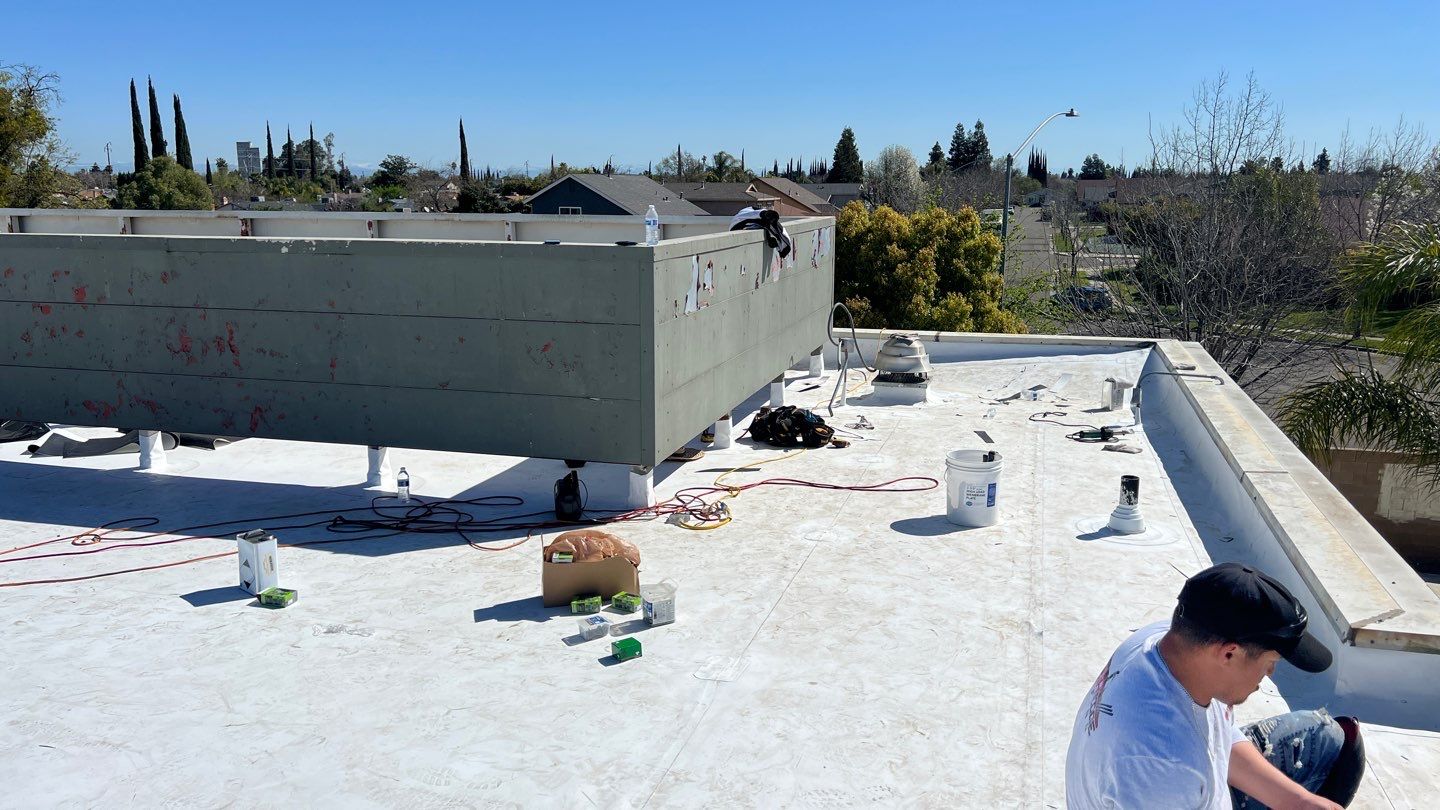 TPO single-ply roofing system using GAF Everguard 60 mil by Straight Edge Roofing Inc
