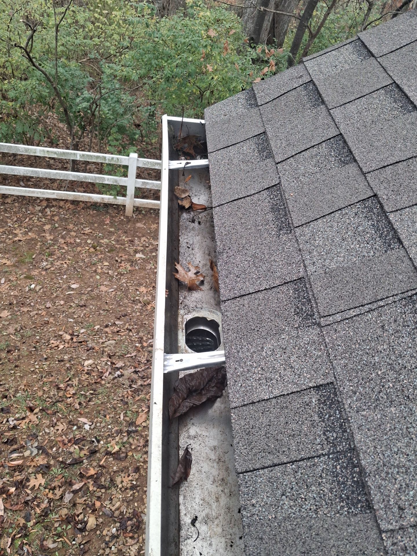 HOA gutter cleaning after photo.