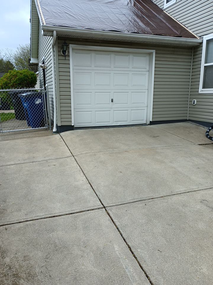 EMERGENCY TARPING ROOF BEFORE STORM using TARP by Absolute Roofing and Construction
