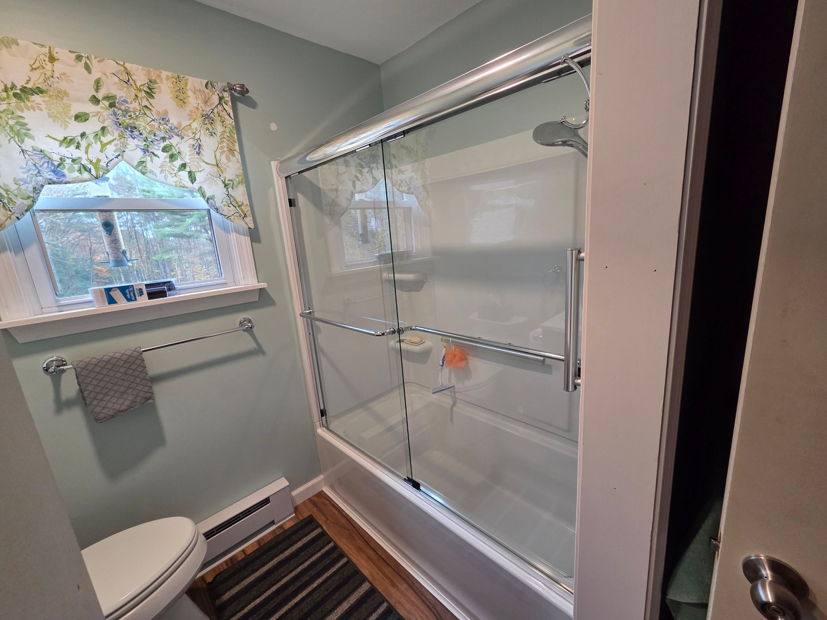 Shower using Alumax Shower by Cheshire Glass Company