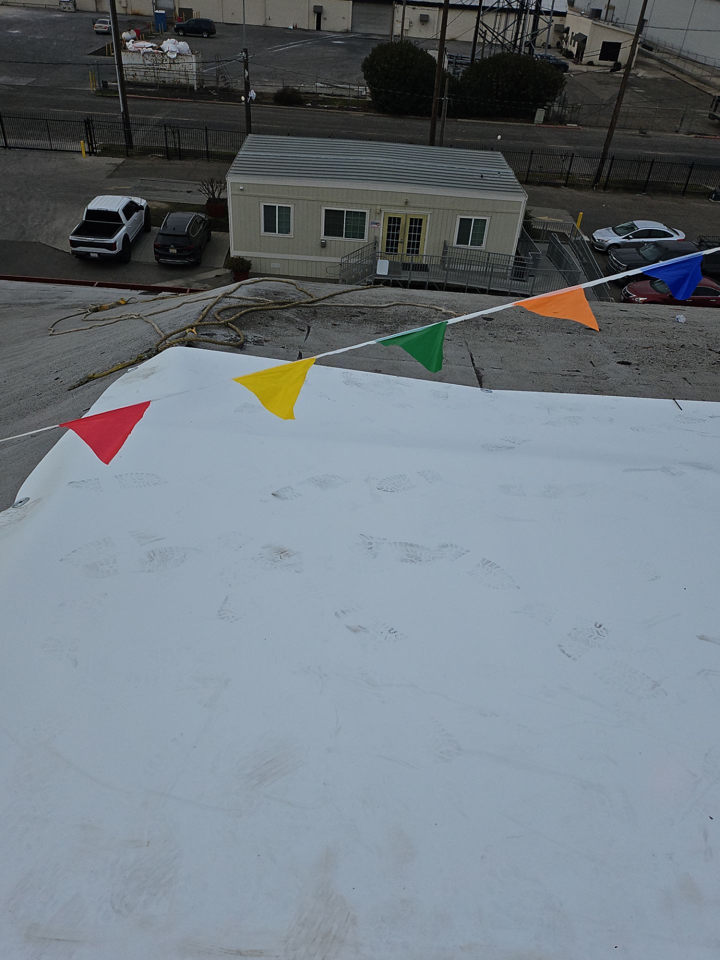 TPO single-ply roofing system using GAF Single-ply TPO 60 mil with 1.5 inch ISO board insulation by Straight Edge Roofing Inc