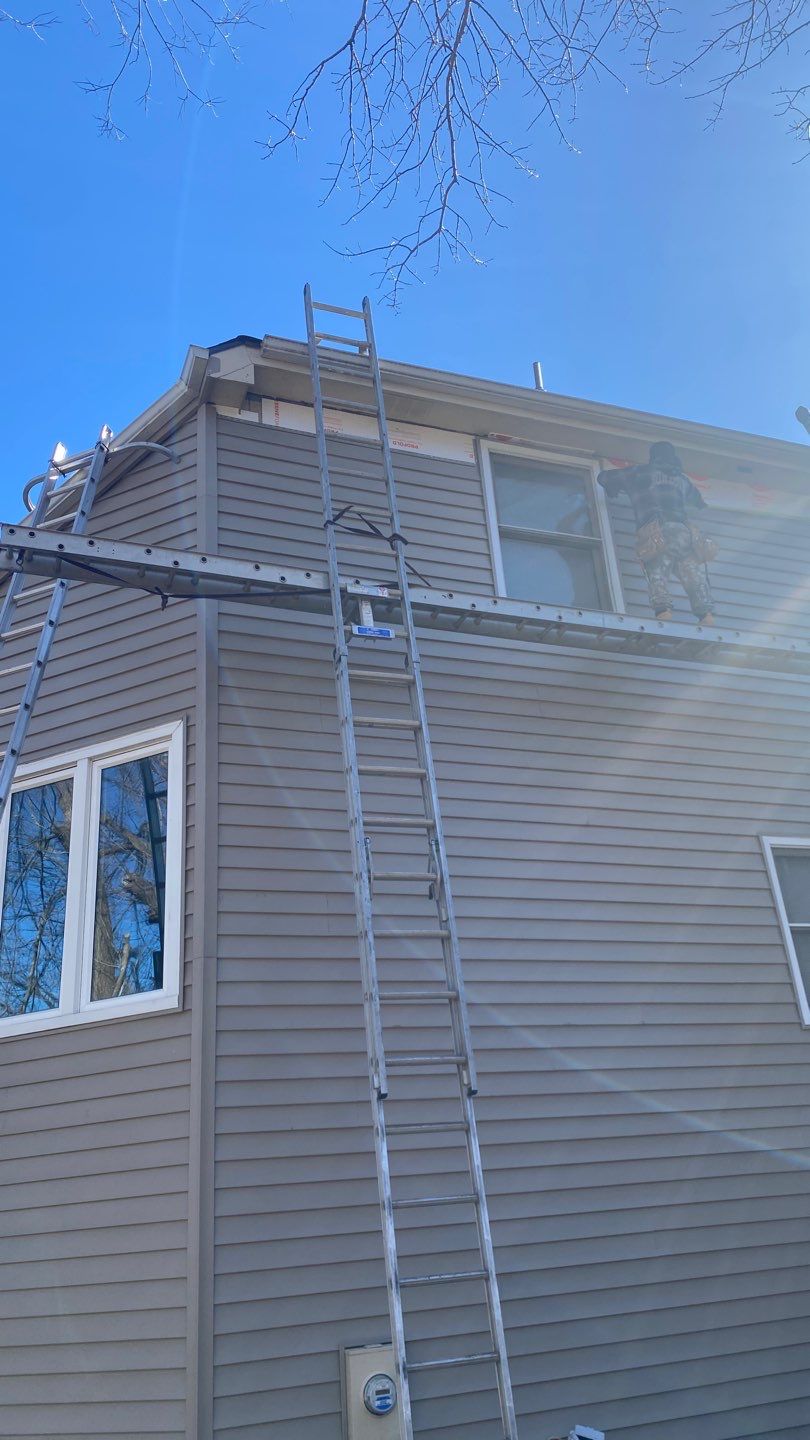 Siding Installation using Clay Market Square by EEC Windows, Siding & Roofing