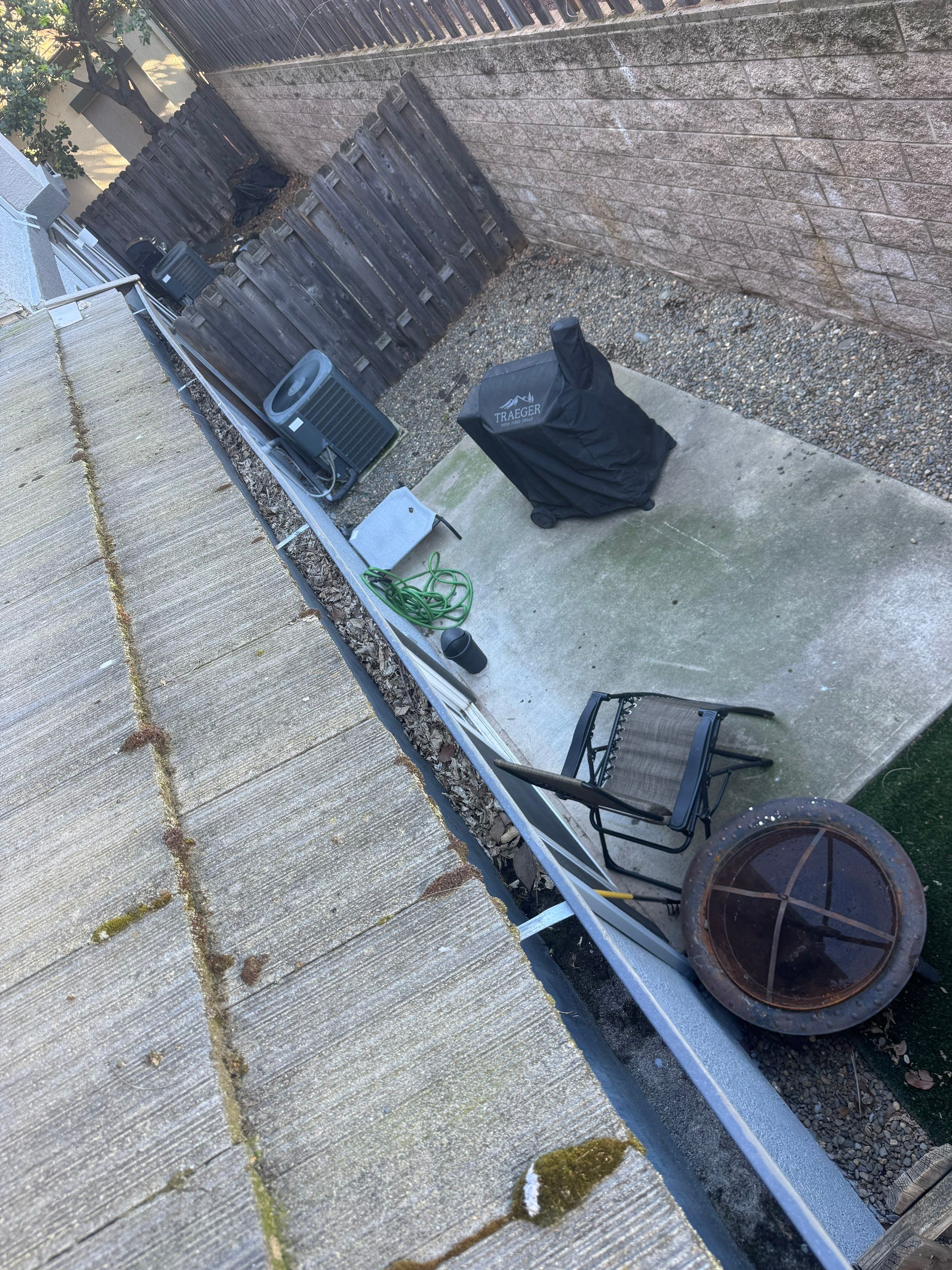 HOA gutter cleaning before photo