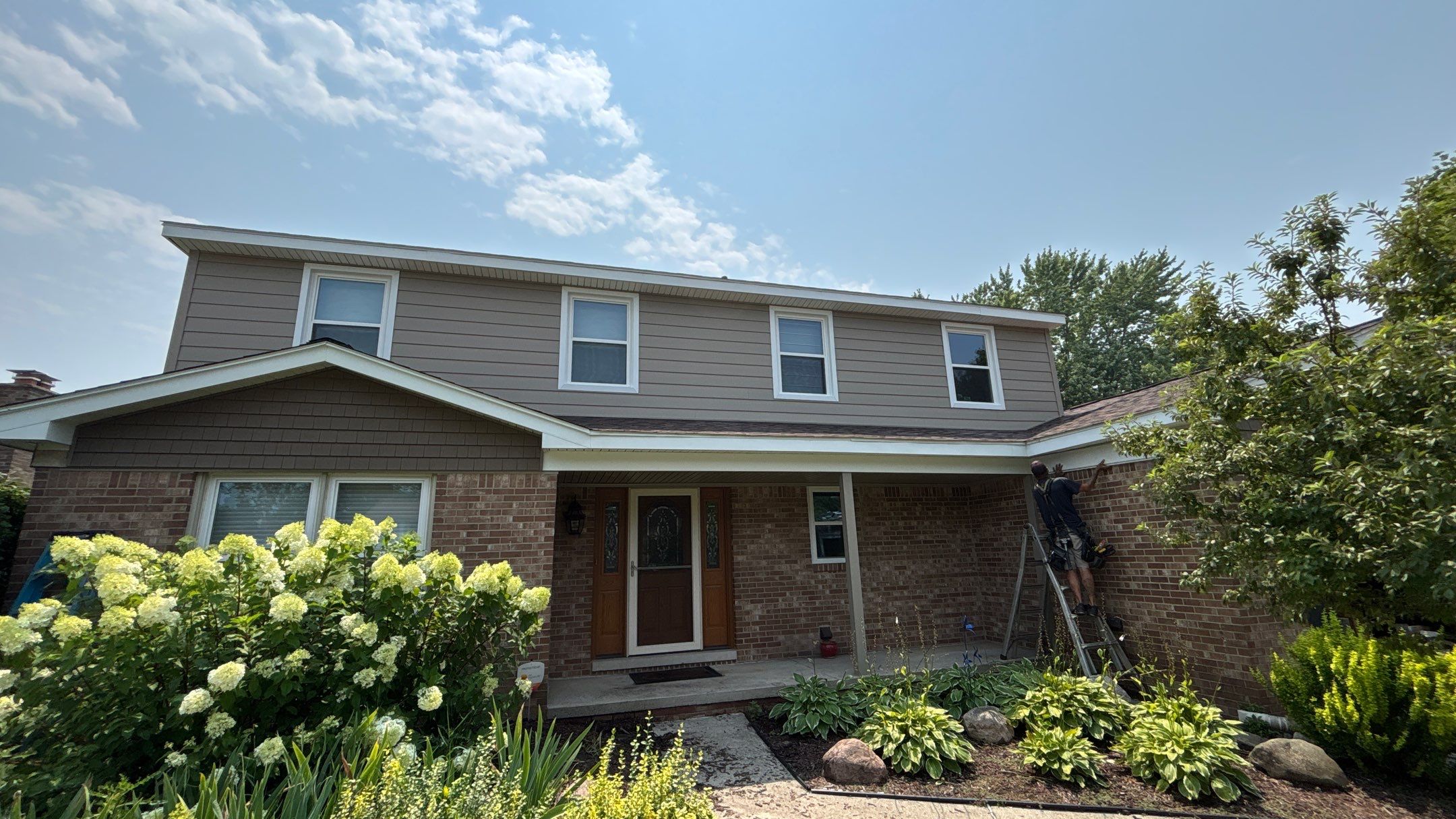 Siding Replacement using Alside S7 Cedar Mill Grain Pebble by 180 Contractors