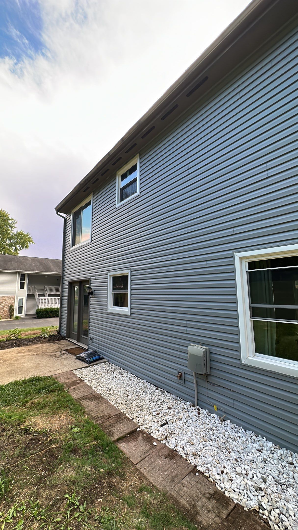 Siding Installation using Norandex Woodsmen Select vinyl sidning by WIW Enterprises Inc