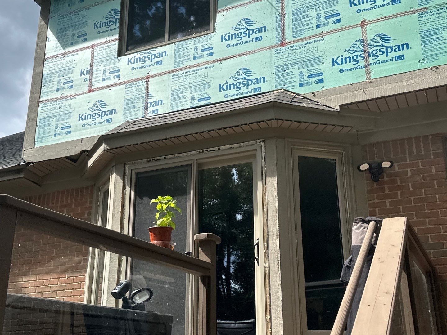 Roof Replacement using Owens Corning Peppercorn and Siding Replacement using Ascend Charcoal Smoke by 180 Contractors