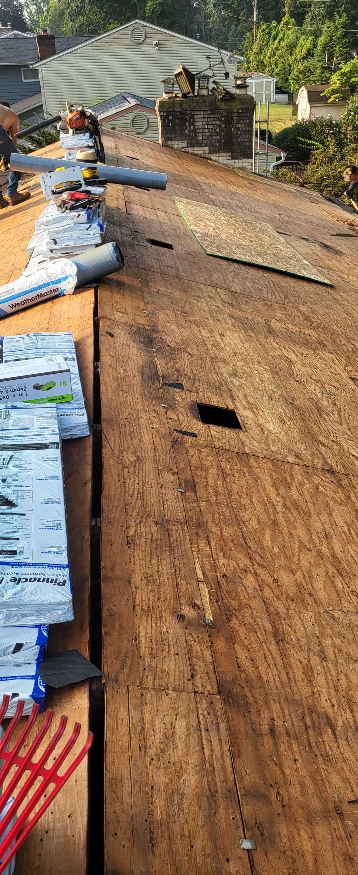 ATLAS PINNACLE COLOR: BURNT HICKORY by Eagle Eye Roofing