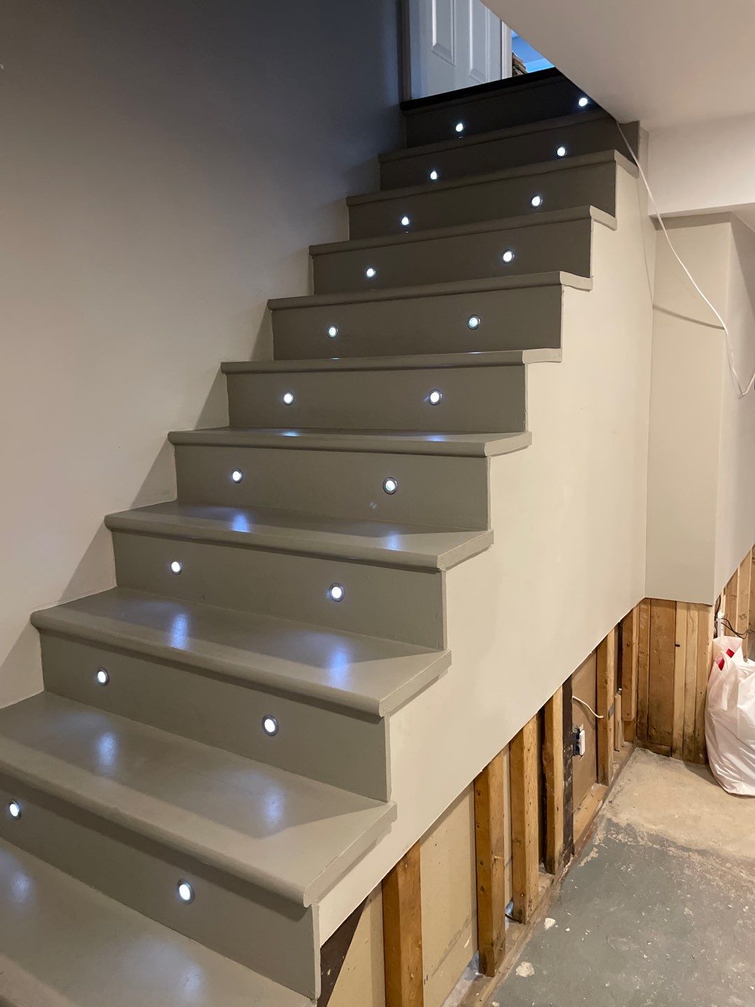 Basement reno by Eco-Nature Construction Inc.