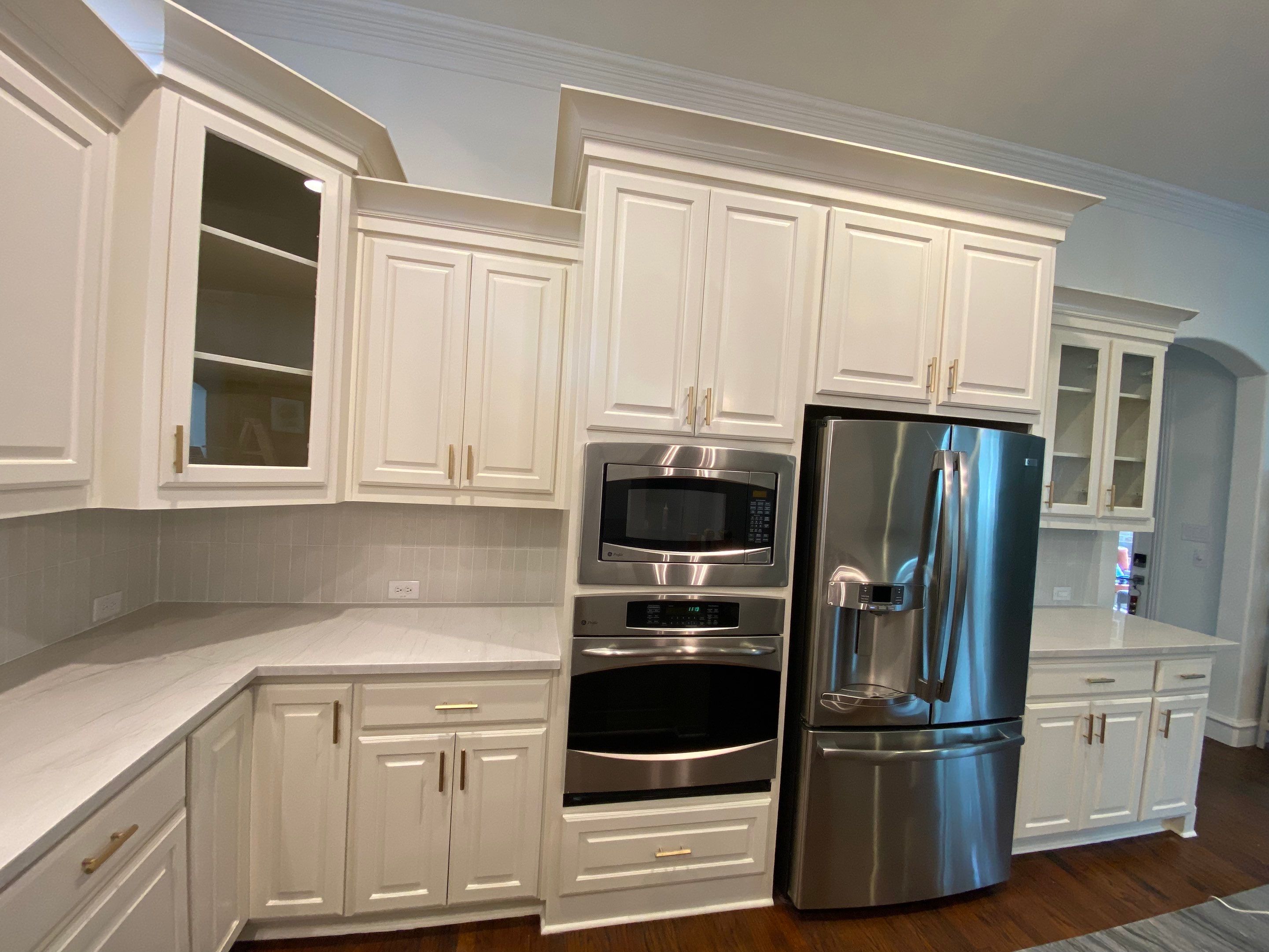 Kitchen Remodel using Quartzite by SLM General Contractors & Roofing