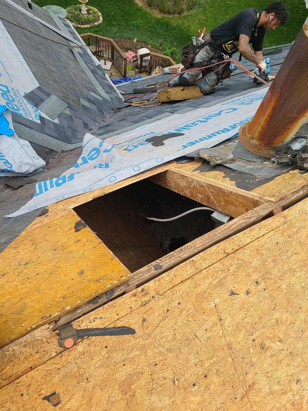 Vienna: CertainTeed Landmark Pro Designer Shingles in Max Def Moire Black by RM Banning, Inc.