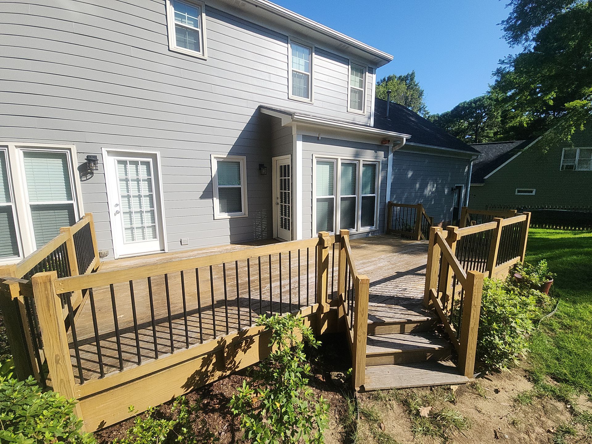 Wood Deck using Wood Sealant by DuraSeal