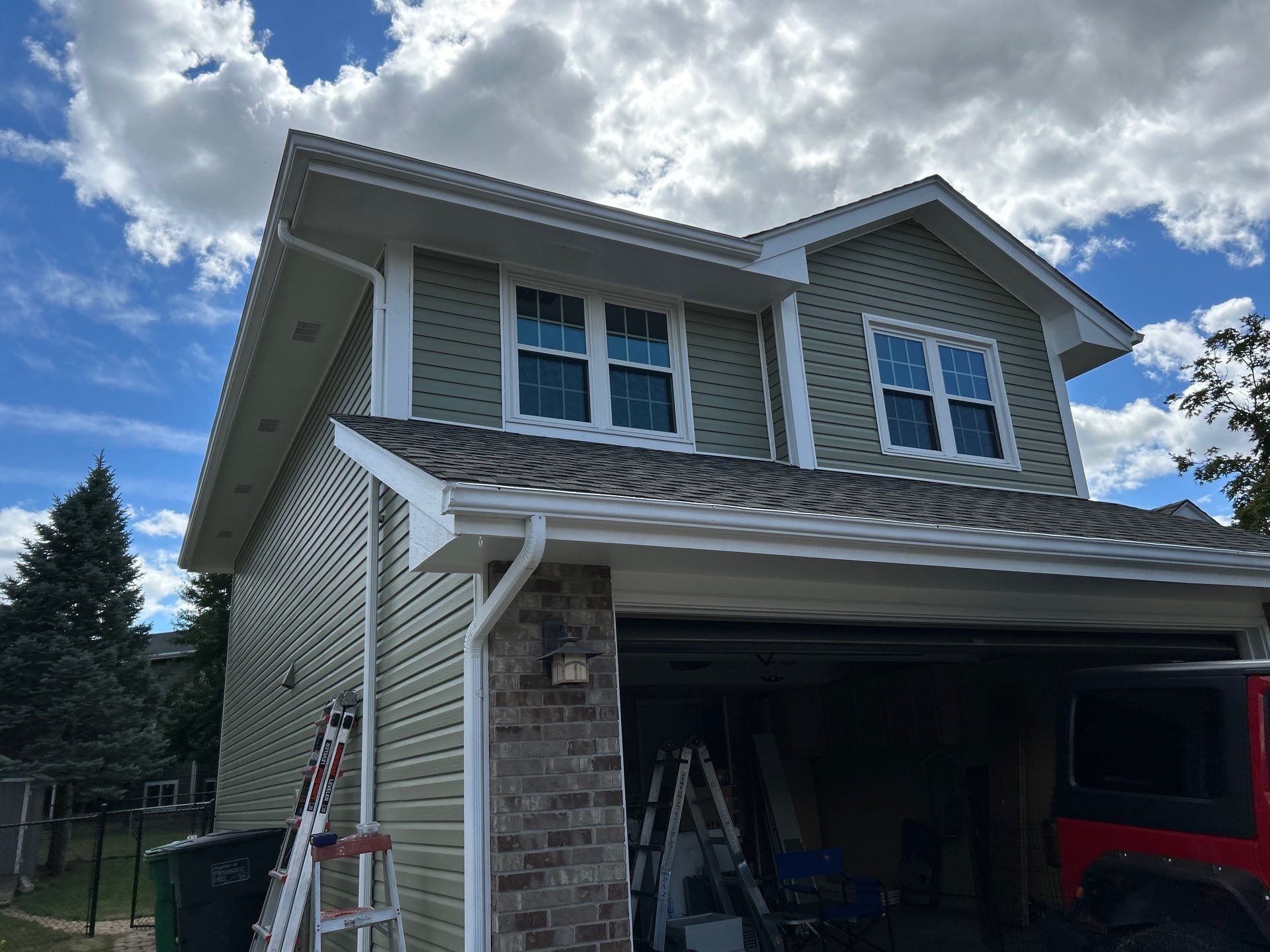 Vinyl siding in Pleasant Hill, IA by Blu Ember Properties
