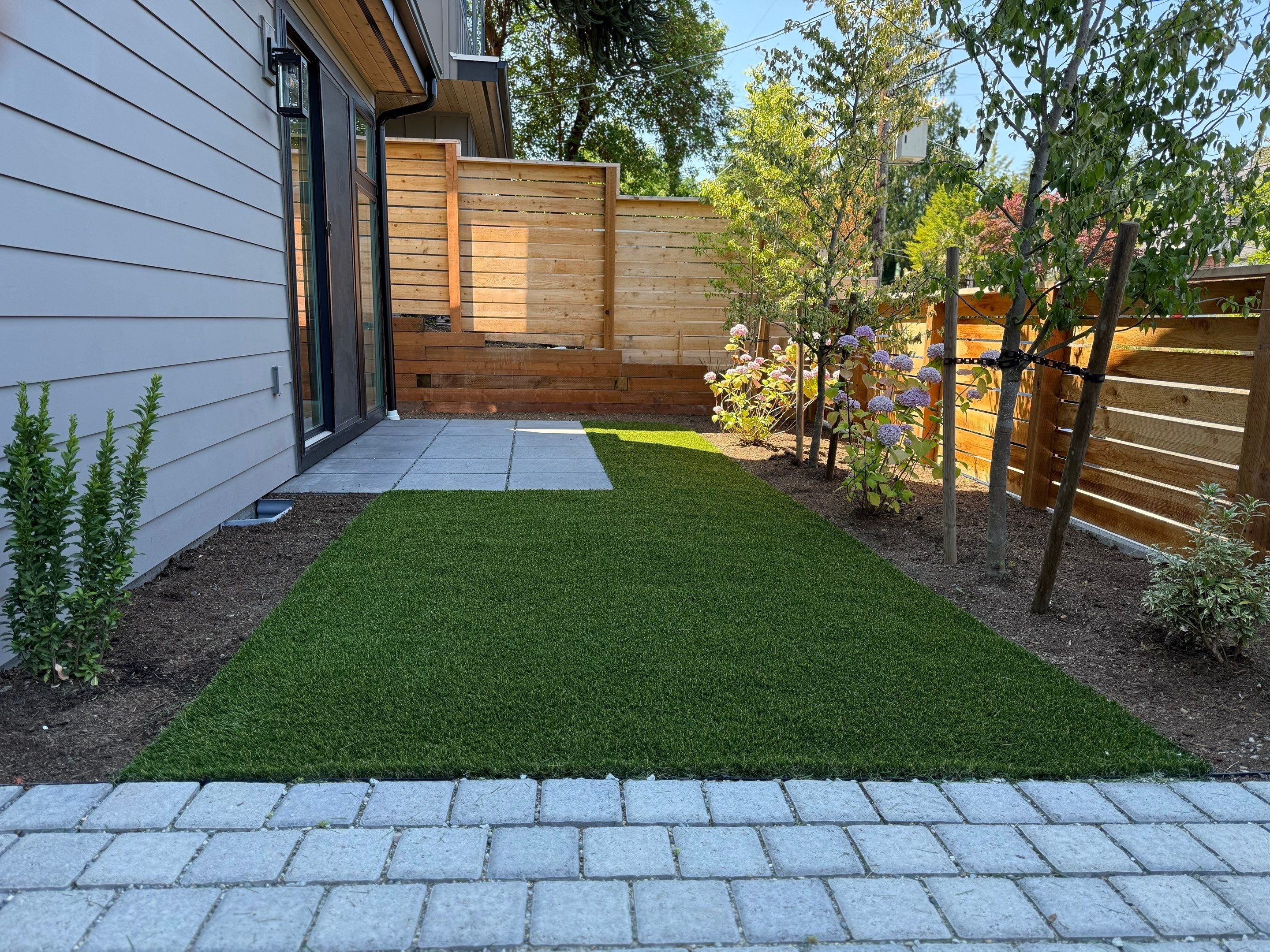 Maple Leaf 6-unit new construction by LinMak Construction