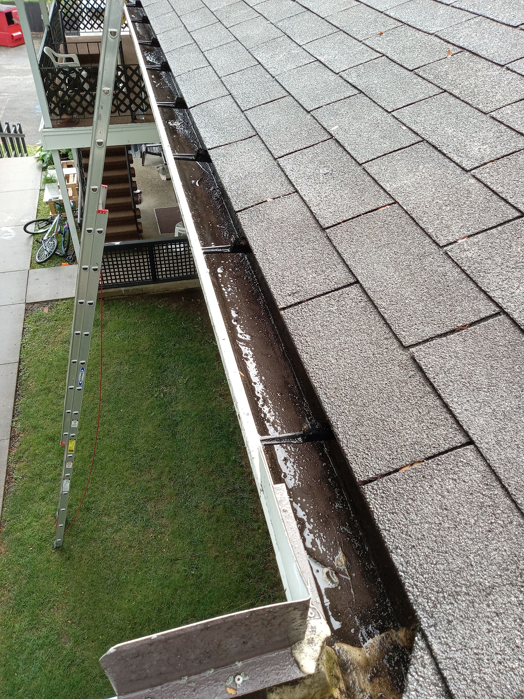 Commercial gutter cleaning Scranton & Wilkes-Barre, PA after photo with clean gutters
