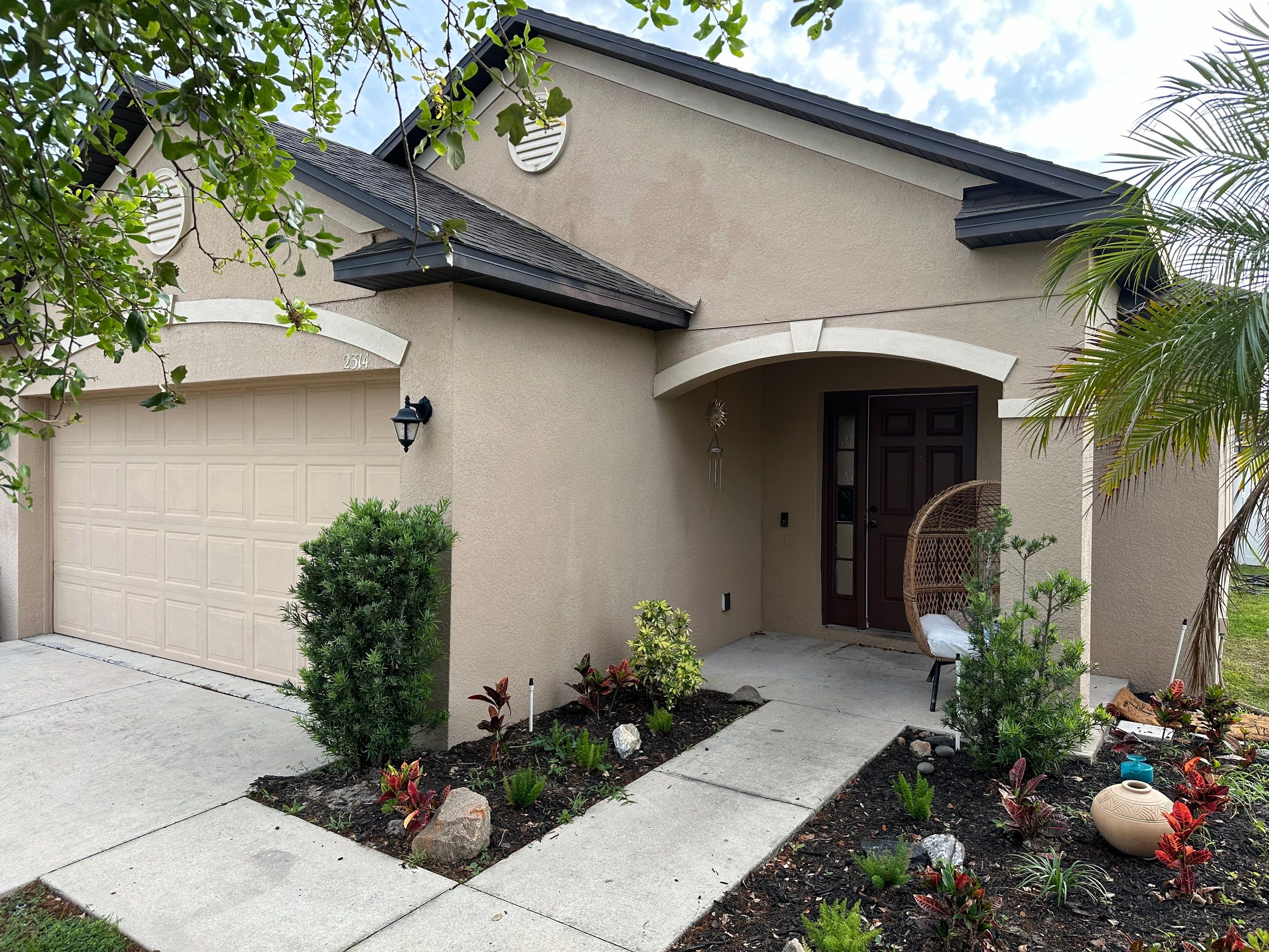 House Wash & Driveway Cleaning in Palmetto Estates Community, Palmetto, FL by Sunshine AquaWash