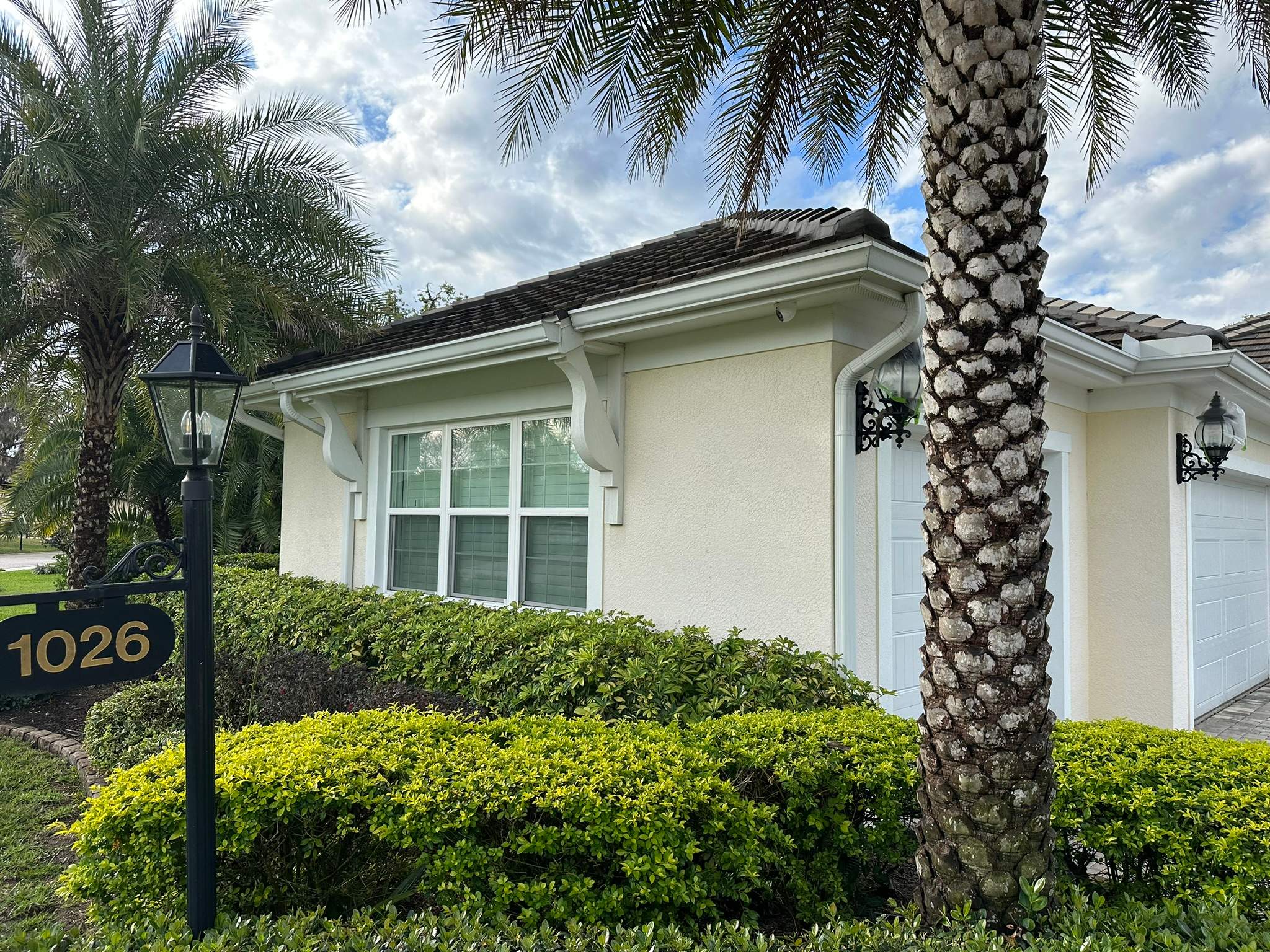 House Wash & Pool Screen Enclosure Cleaning in Winding River Community, Bradenton, FL | Sunshine AquaWash by Sunshine AquaWash