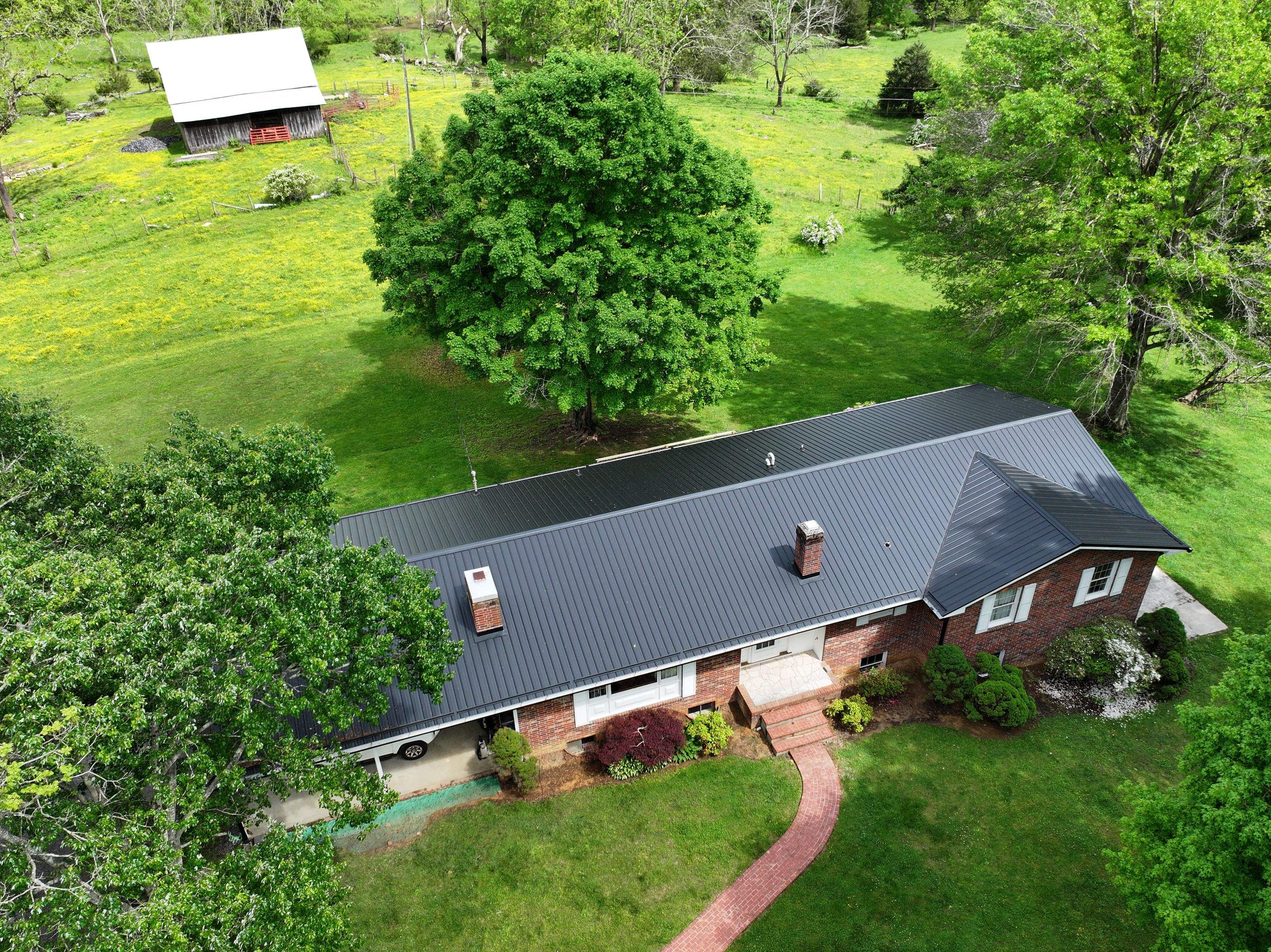 Roles Residence by Omnia Roofing