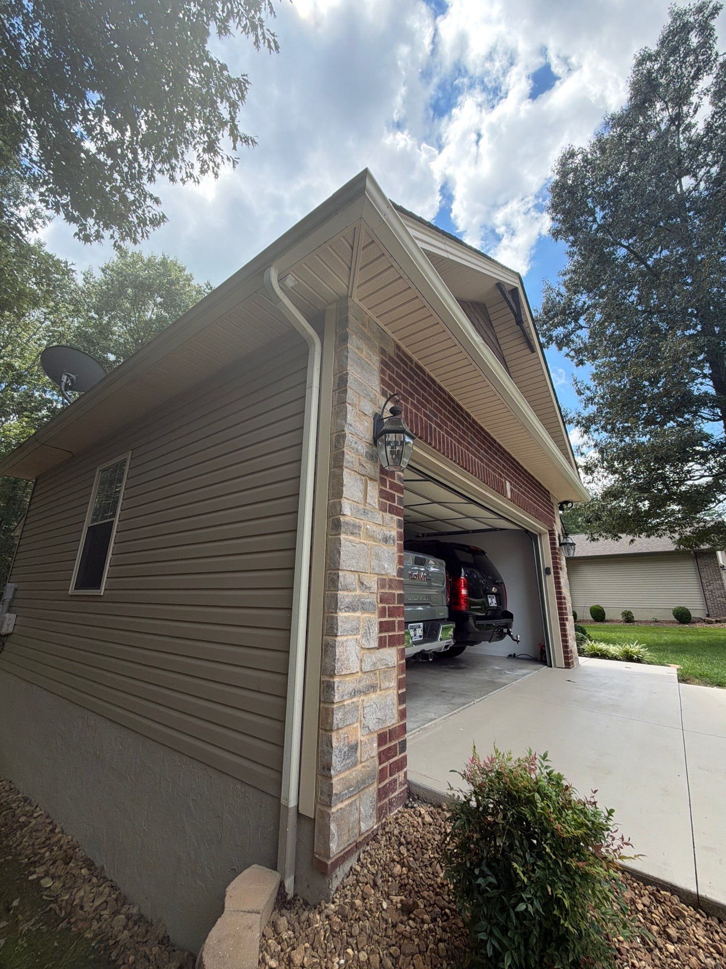 Seamless Gutter and gutter guards Installation in Fairfield glade Tn by Affordable Pros