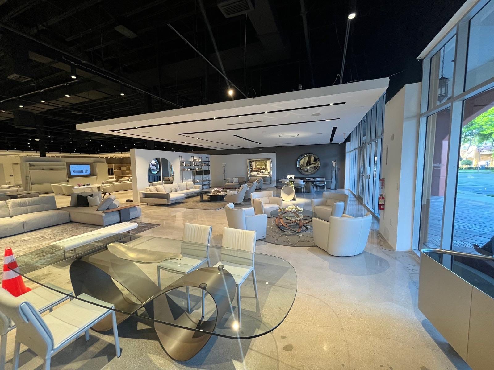 Aventura Comercial by The Goat Contractor ( Giampri Corp)