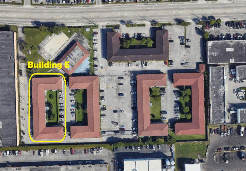 Villa Biscaya Jardines Condo by Souffront Construction & Engineering