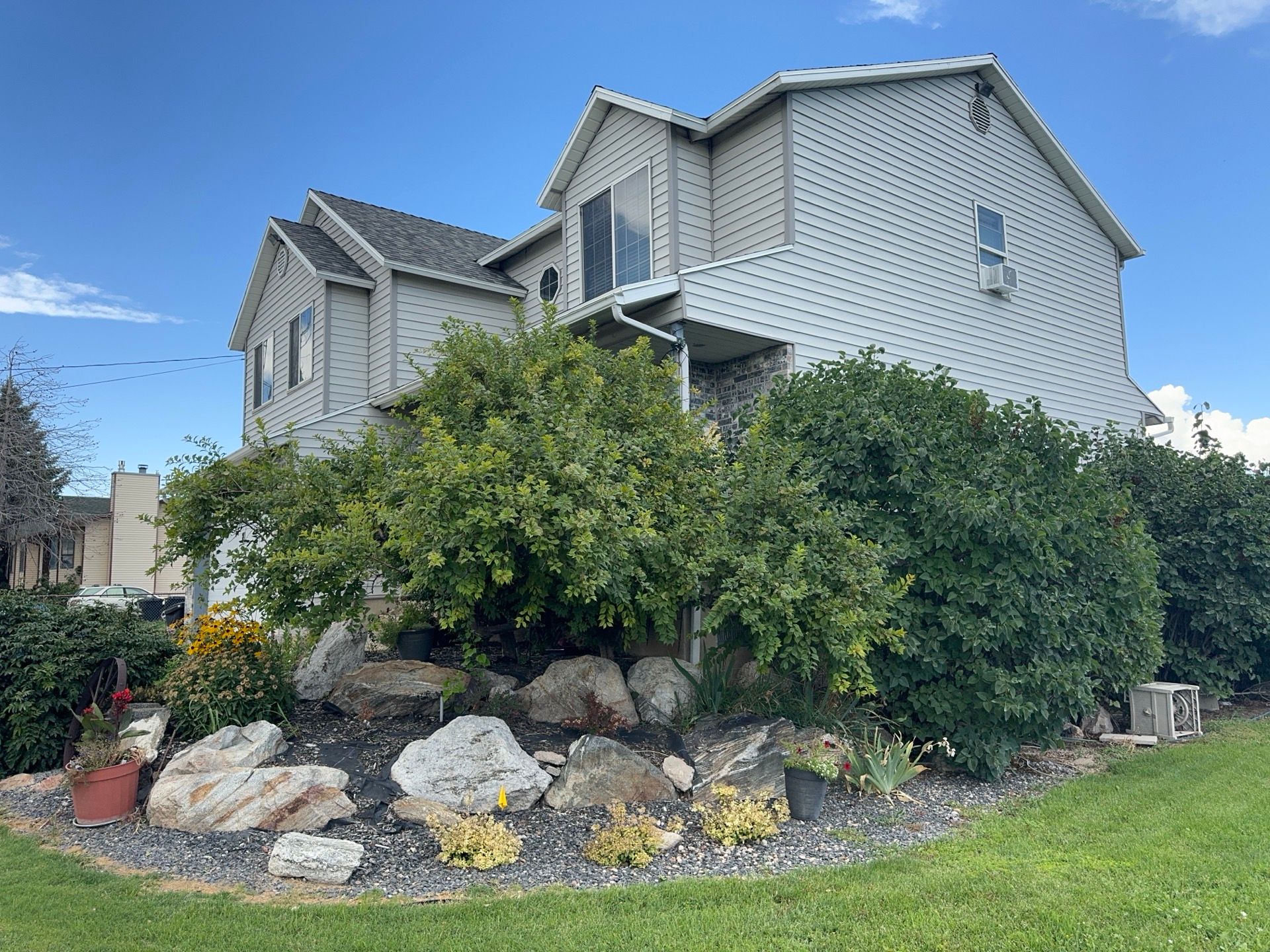 Kaysville | Bold Hardie Accent Upgrade | Evening Blue & Arctic White by Ideal Siding Utah