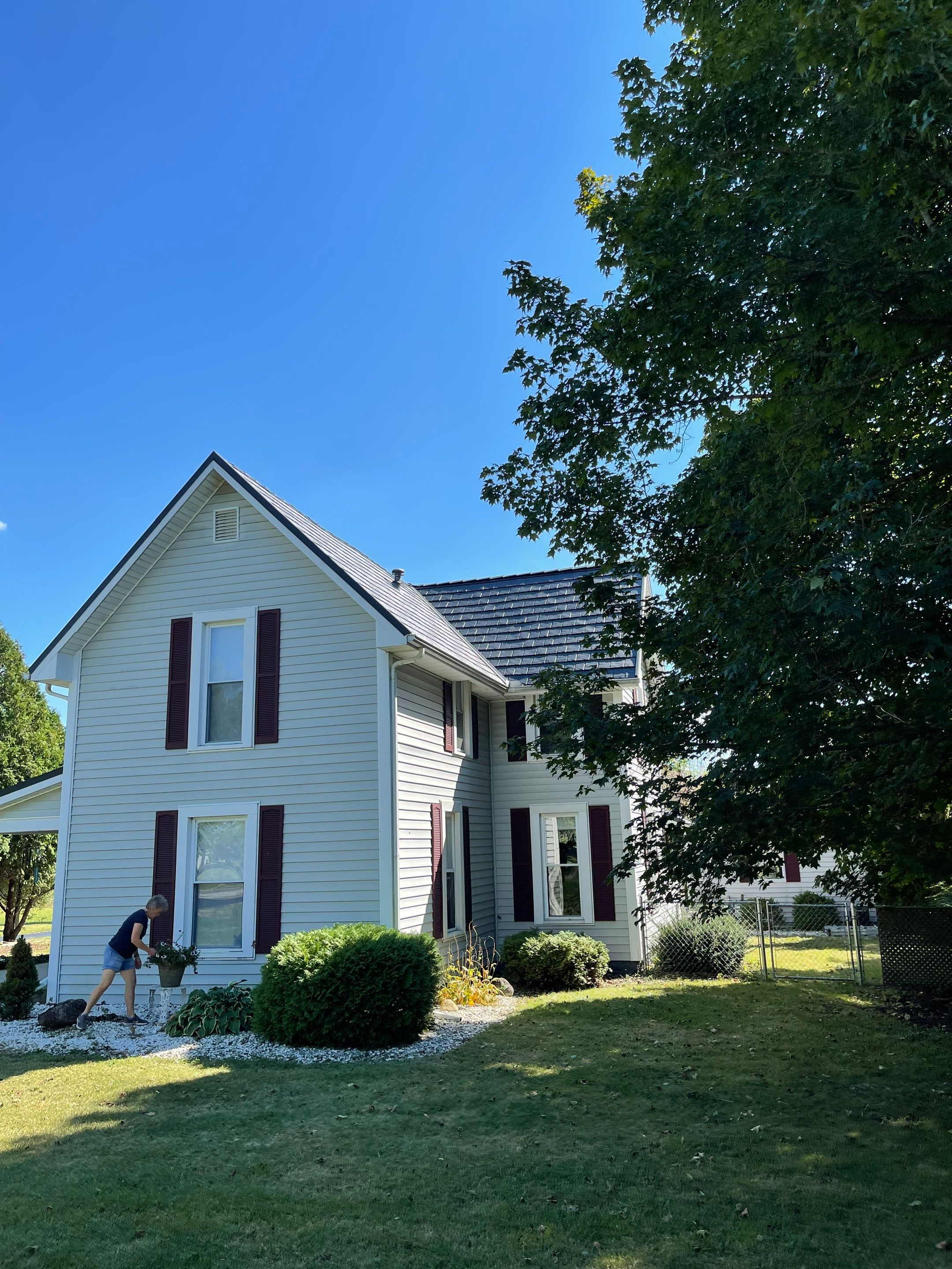 Residential Roofing Installation using Vic West Nothridge Slate by 4Ever Metal Roofing