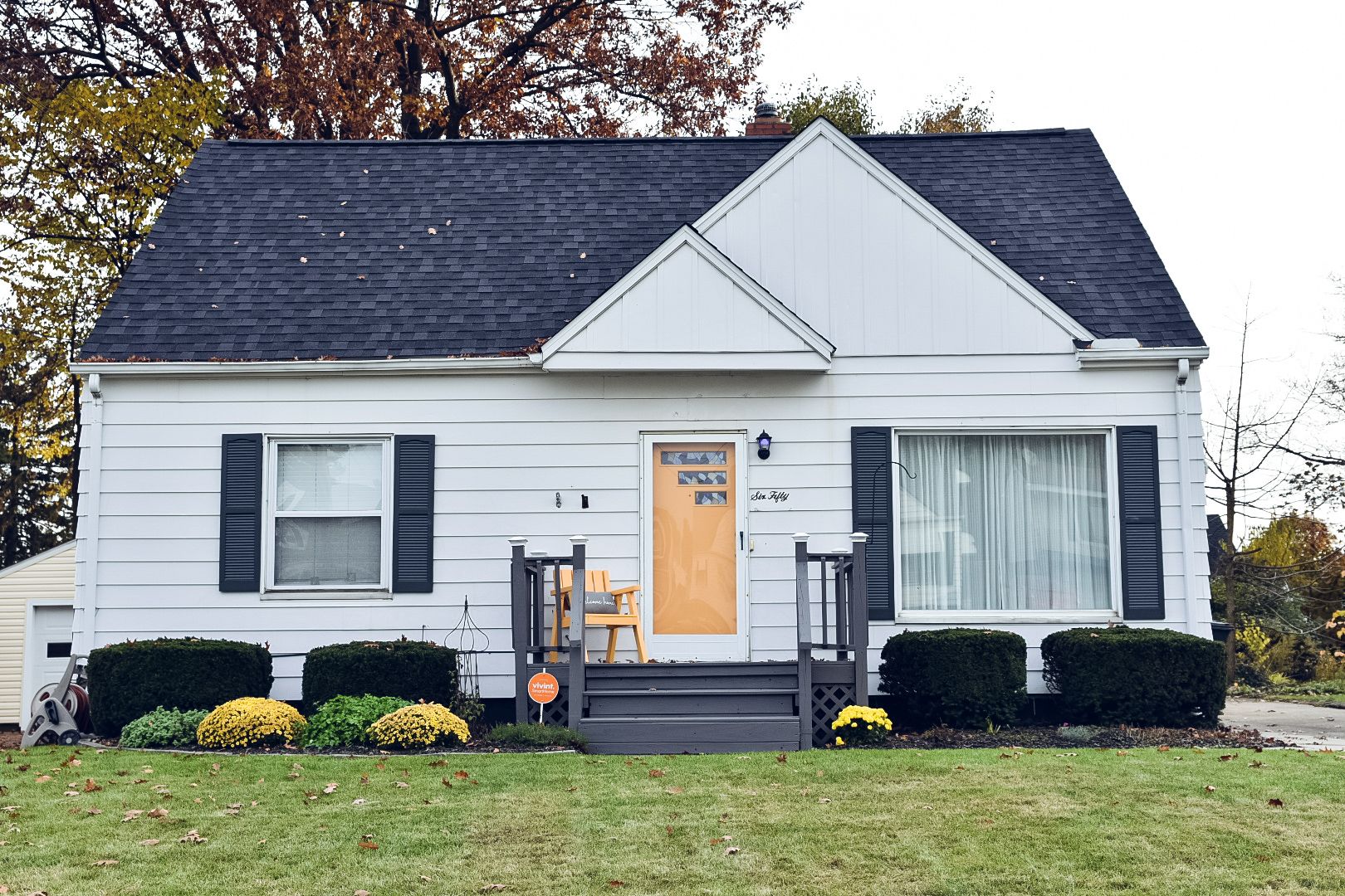 Brand: Atlas Pinnacle Color: Pristine Scotchguard Black Shadow Drip: White by Eagle Eye Roofing