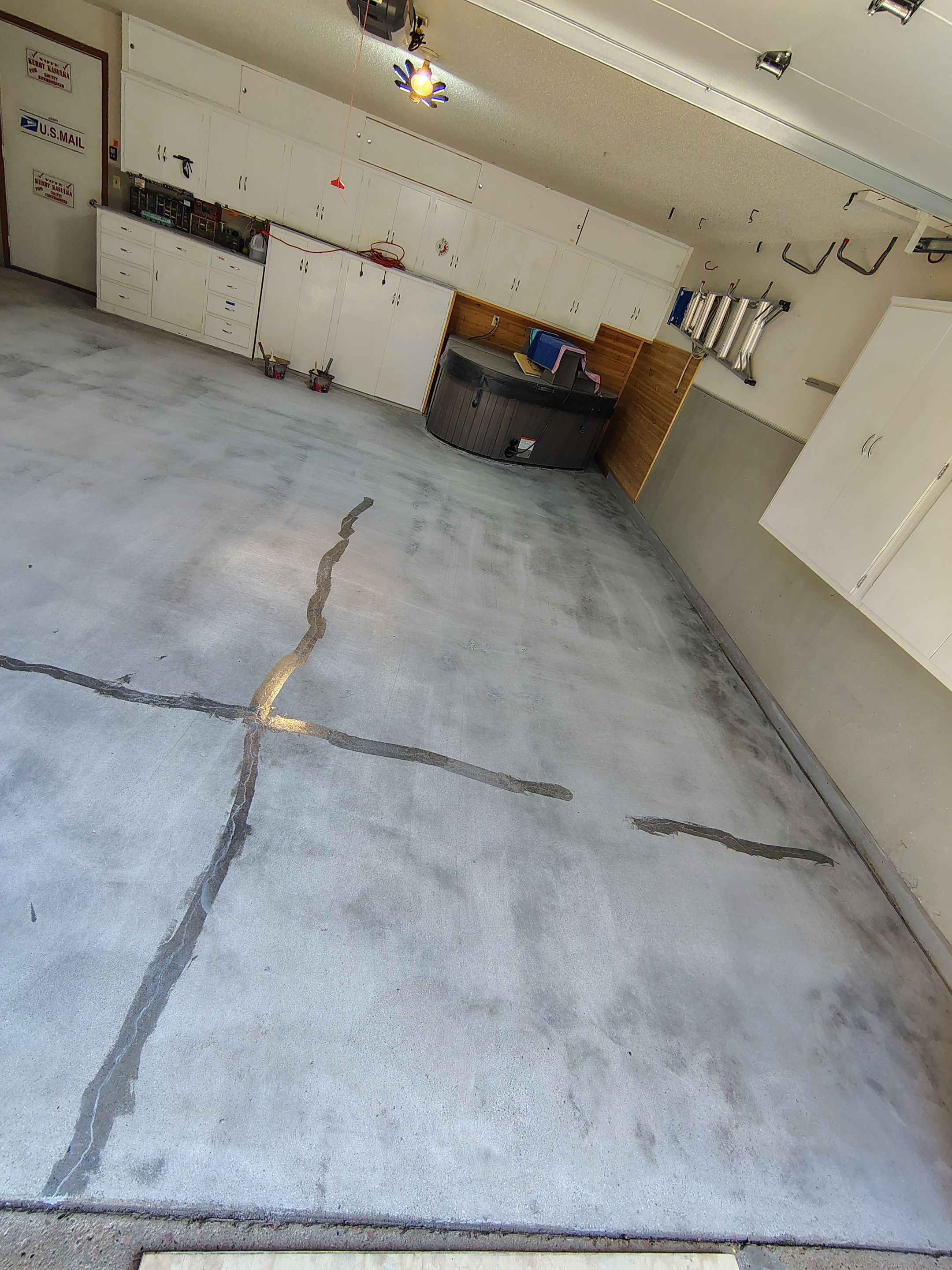 Domino Flake Garage Floor Coating Installation in Sioux Falls by Select Painting, Coatings & Garage Cabinets