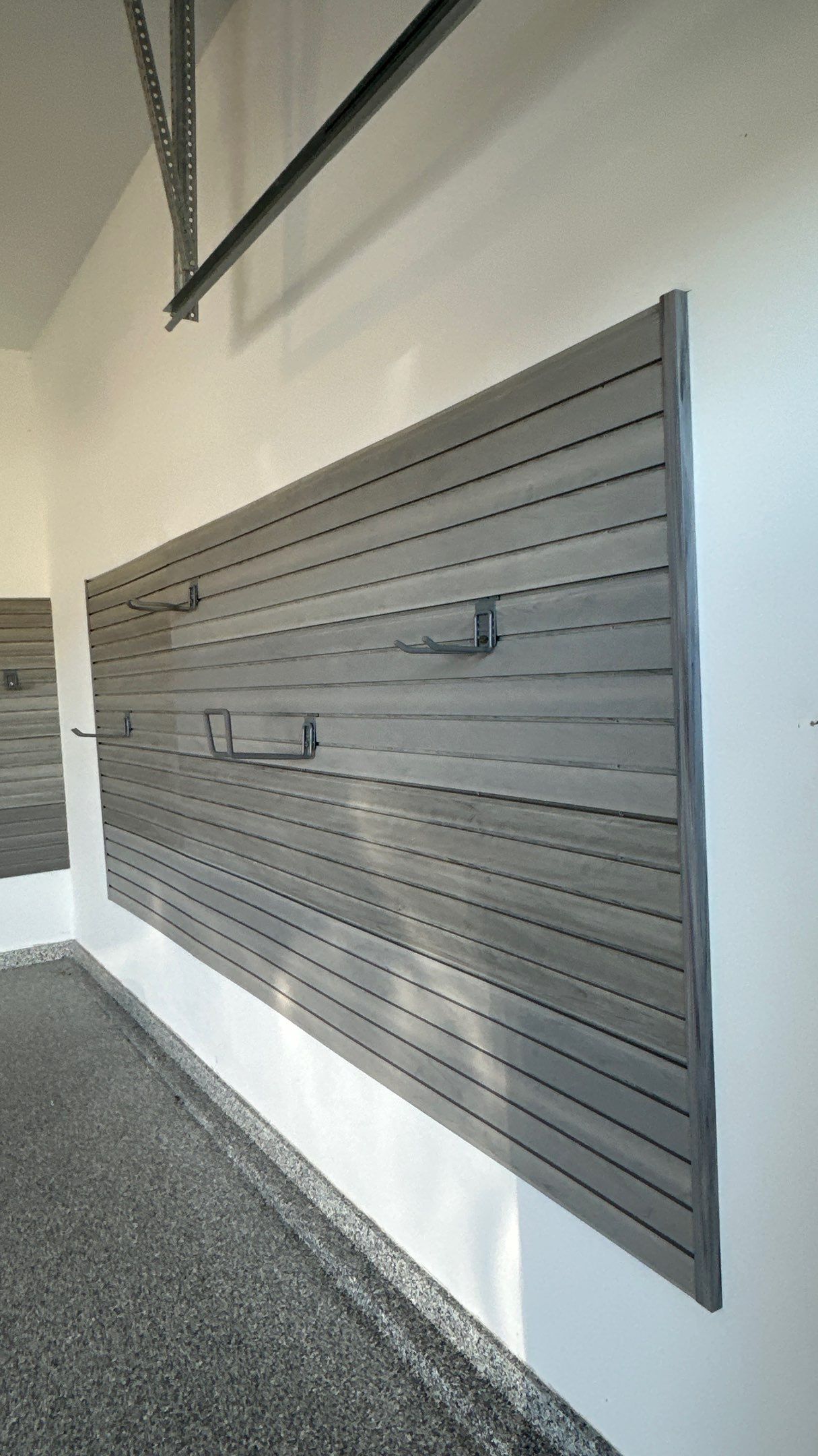 Stonhenge flake floors just look great. Wow!!! by Banner Garage