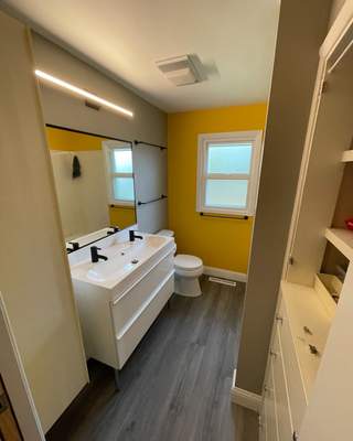 Bathroom Remodel with Unique Style