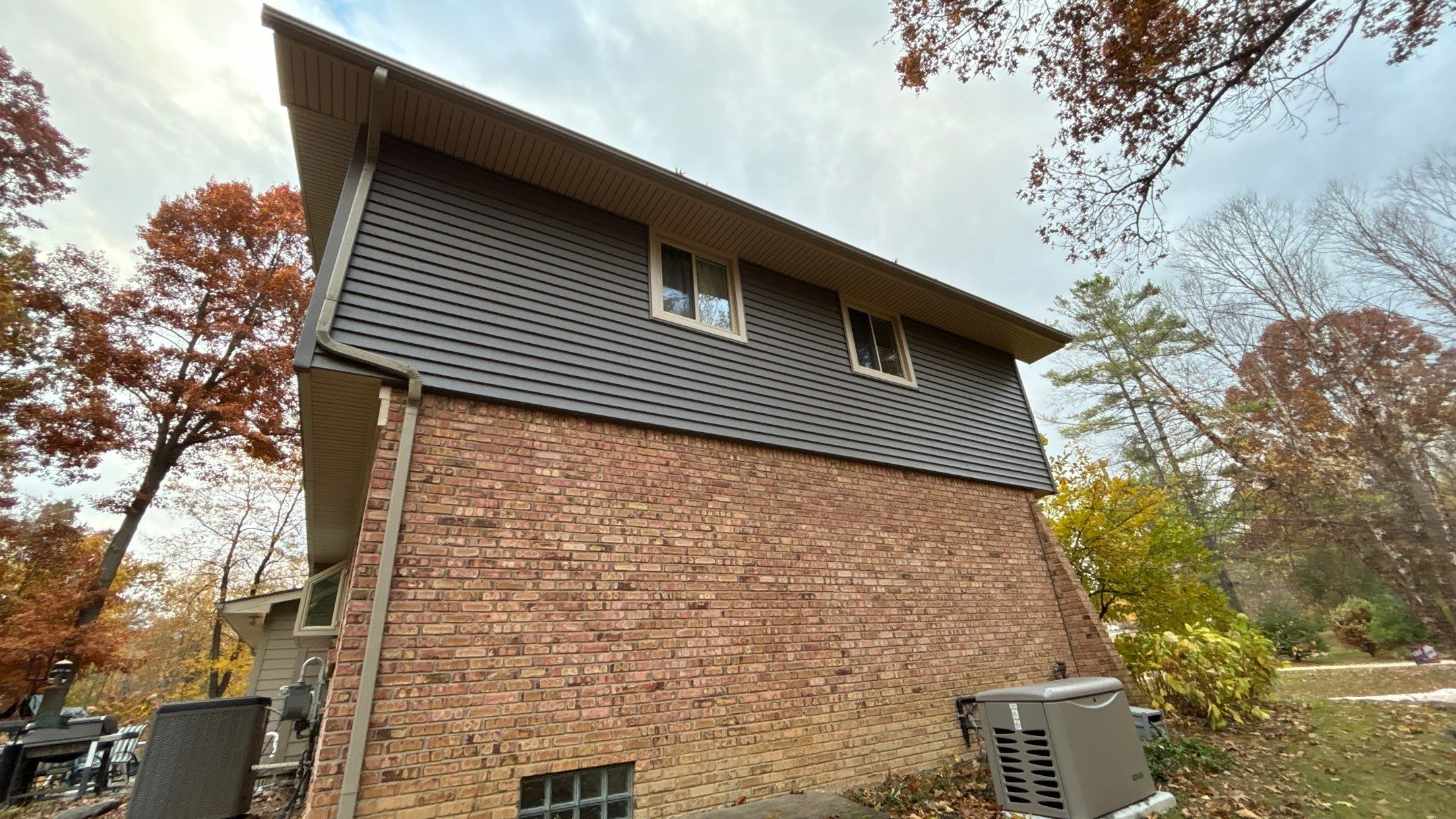 Siding Replacement using Alside Charter Oak D4.5" by 180 Contractors