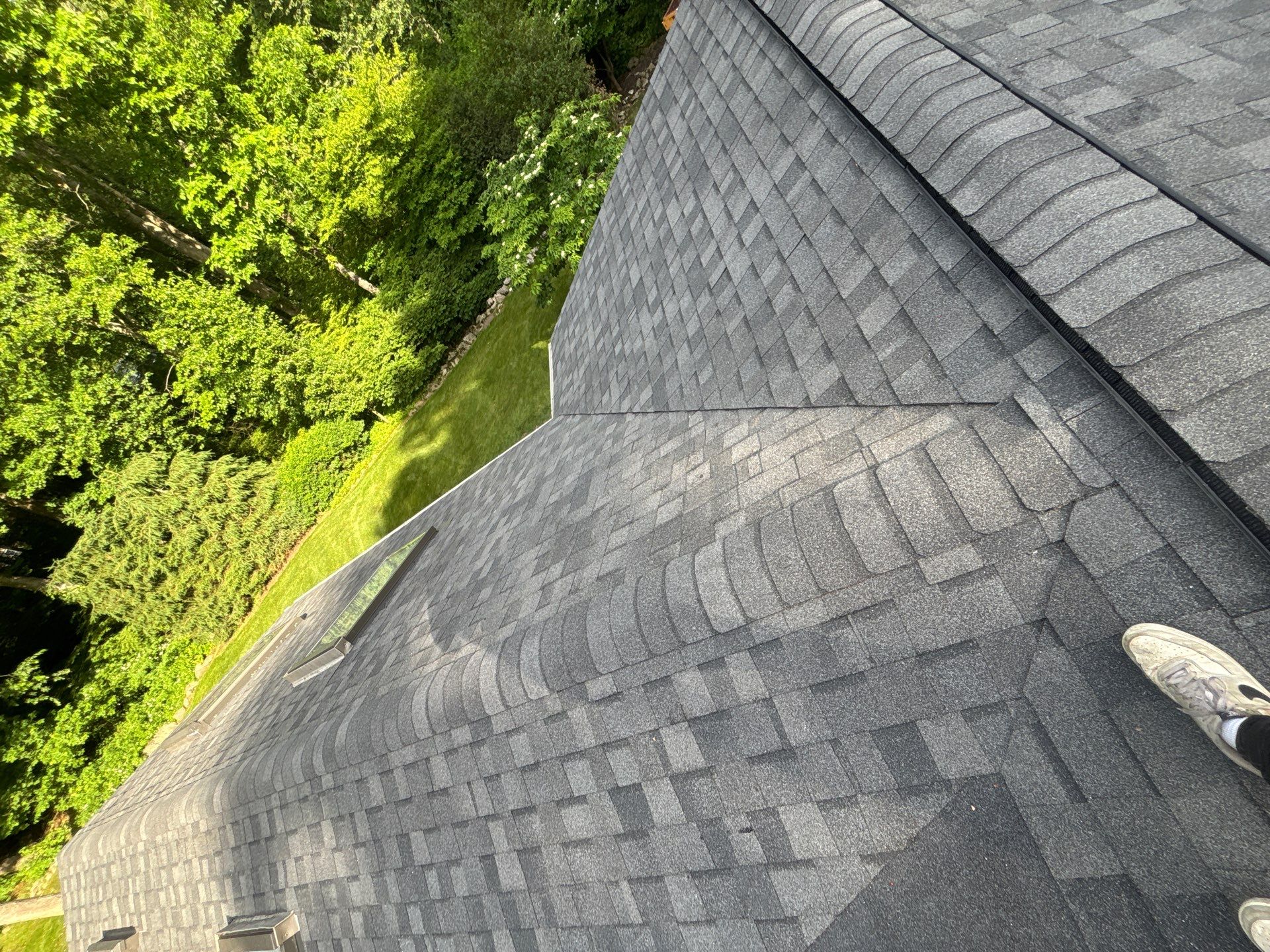 DiGiorgi installs a beautiful roof in Wilton, CT by DiGiorgi Roofing and Siding Inc