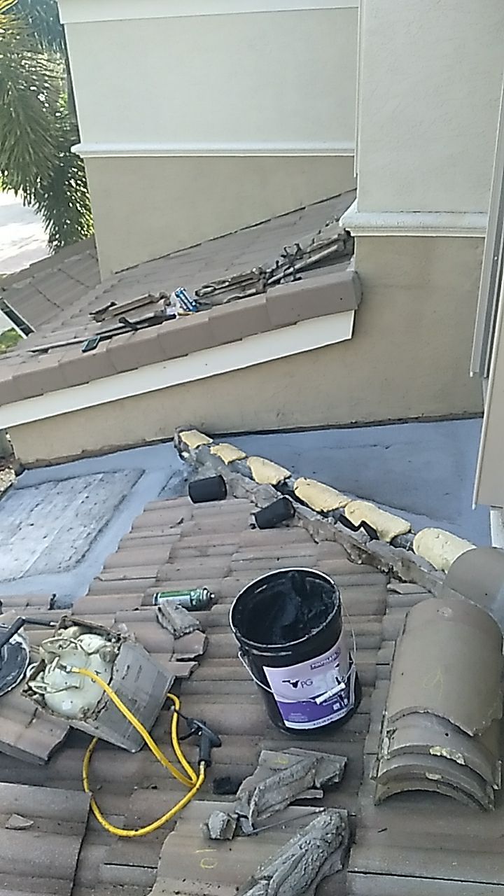 Tile Roof Repair in Boynton Beach ā Fast, Professional, and Reliable Service by Aastro Roofing