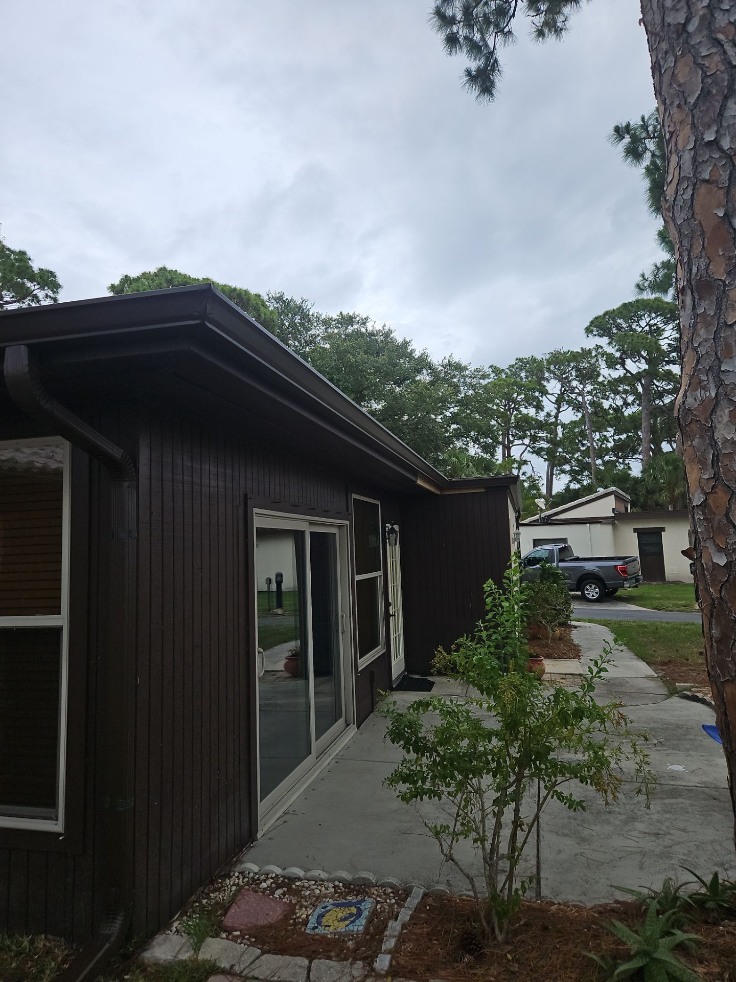Seamless Aluminum Gutter Installation using Musket Brown Seamless Gutters in Nokomis FL by Gutter Professors