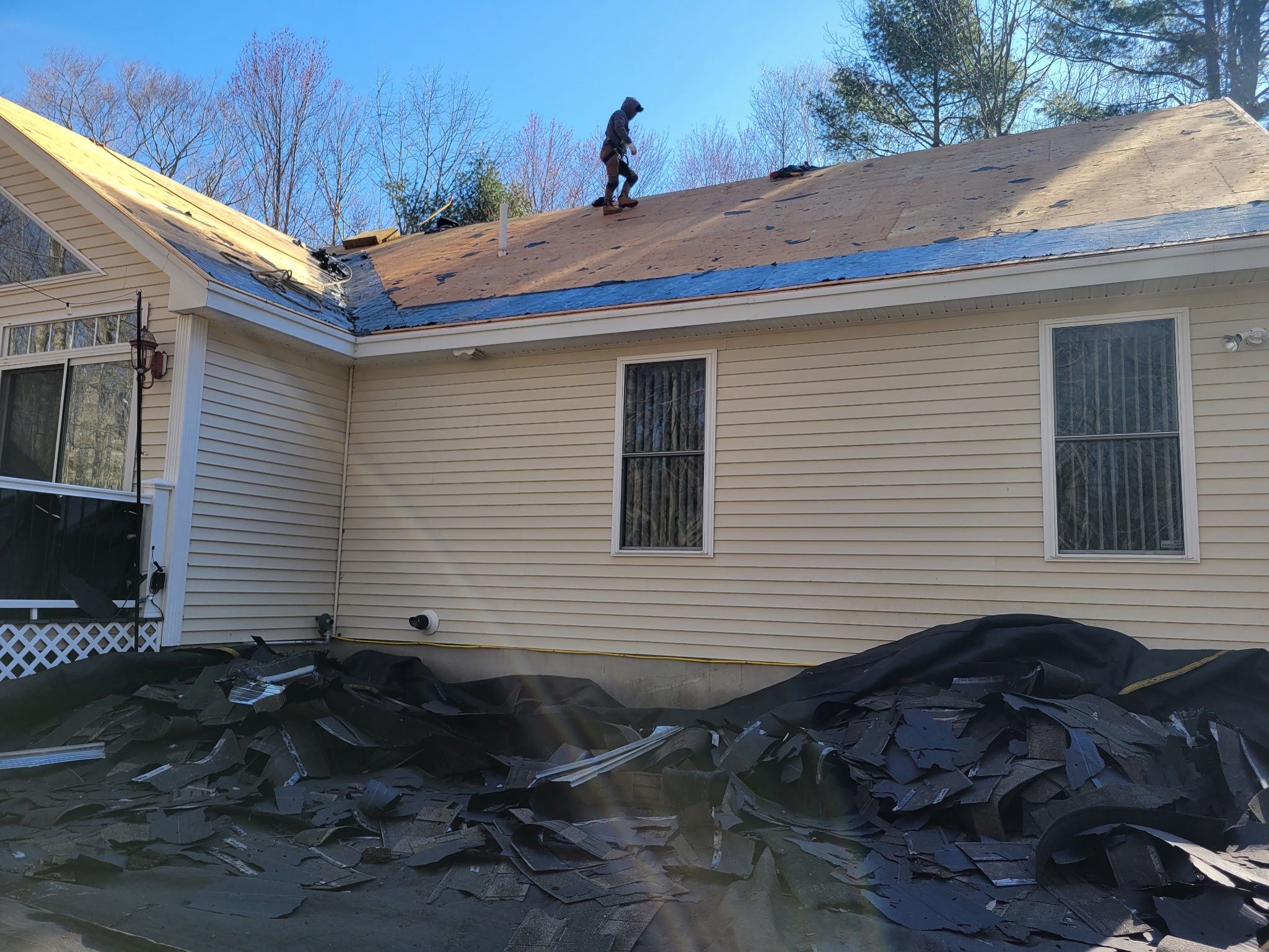 Vinyl Siding and Asphalt Roofing Replacement in Deerfield by Tall pine roofing