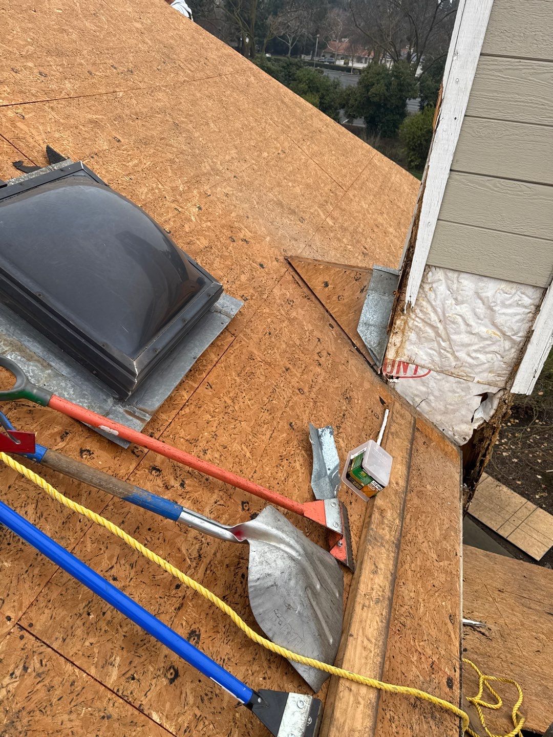 New shingles and gutters using GAF Timberline HDZ shingles and aluminum gutter by Straight Edge Roofing Inc