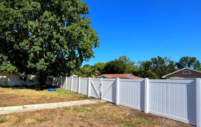Vinyl Fence Installation using Vinyl Privacy Fence