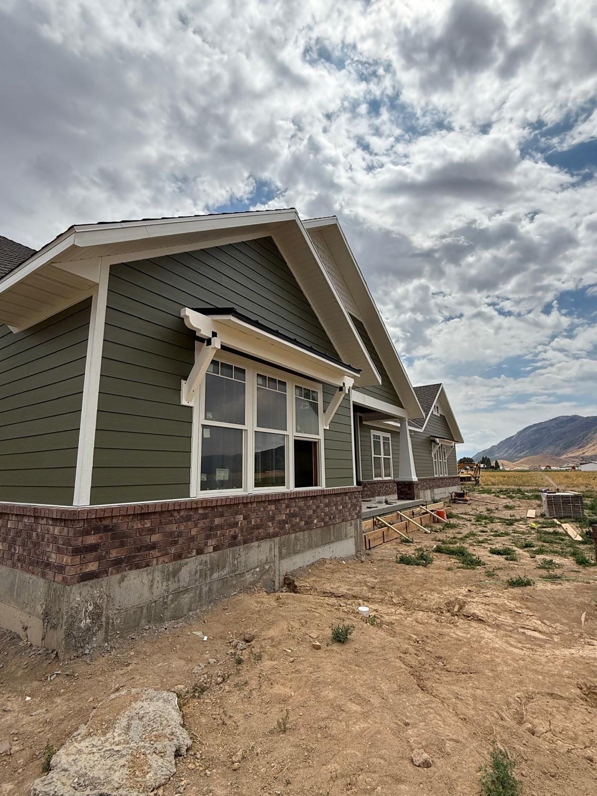 Scipio | Hardie Mixed Siding | Mountain Sage & Arctic White by Ideal Siding Utah